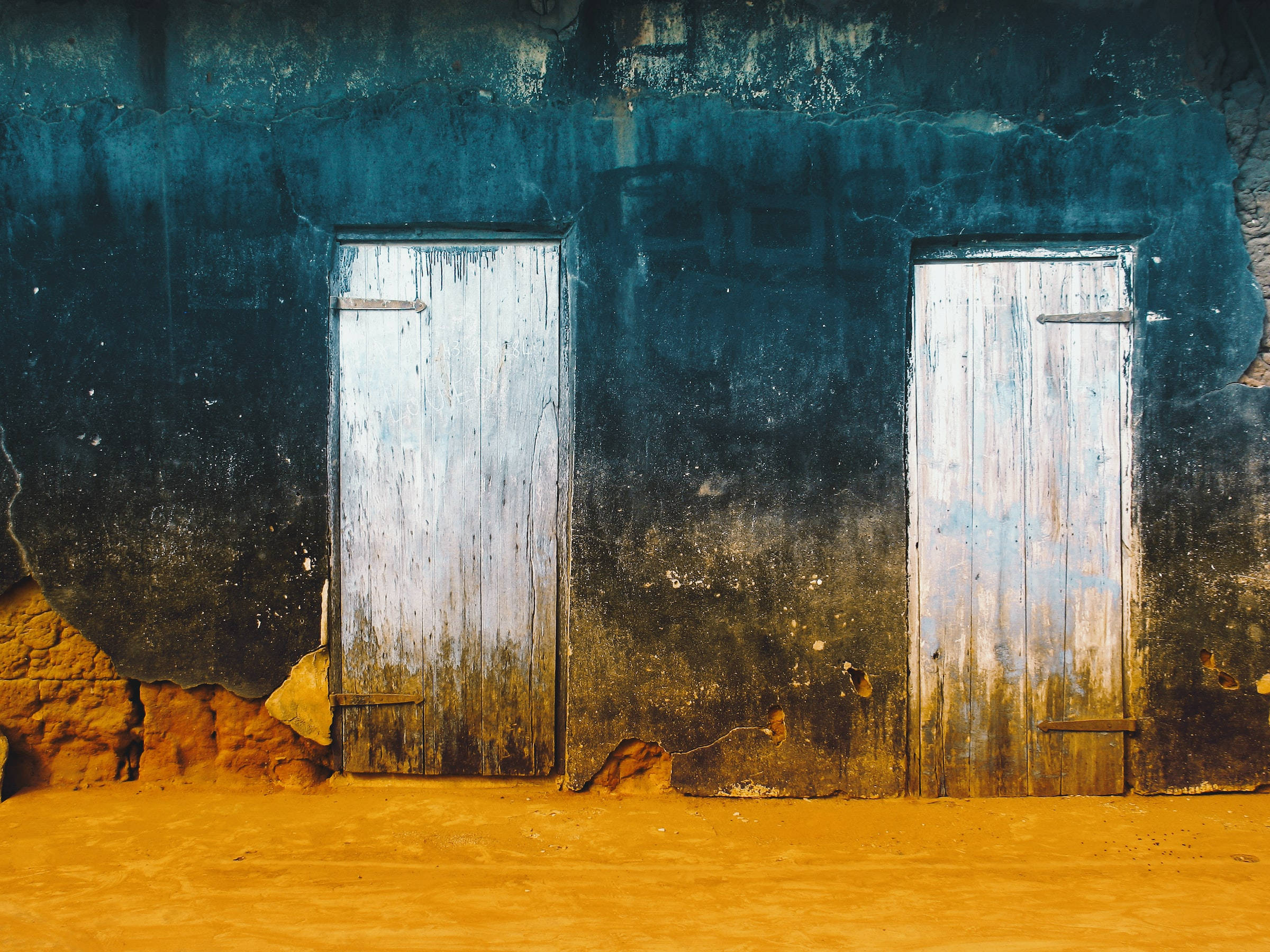 ancient wooden doors, desert, cracked teal wall, Full HD Desktop Wallpaper