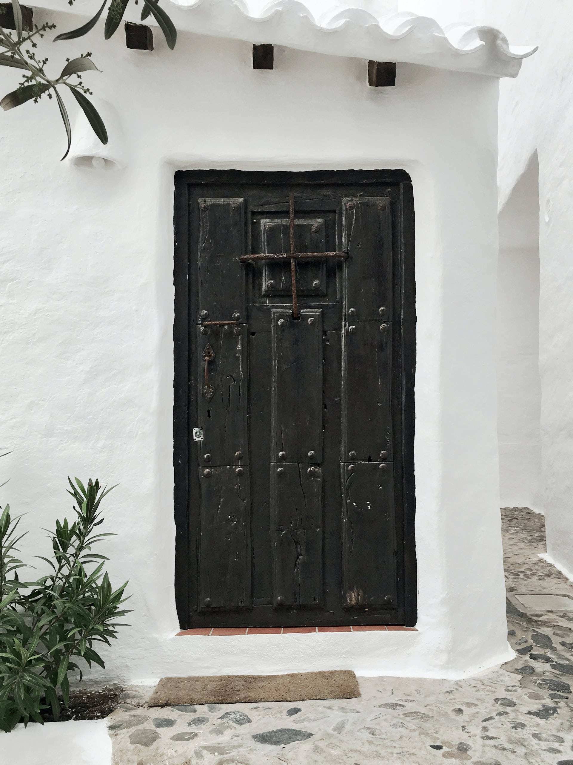 vintage black painted wood door, iron cross, studs, 2K Phone Wallpaper