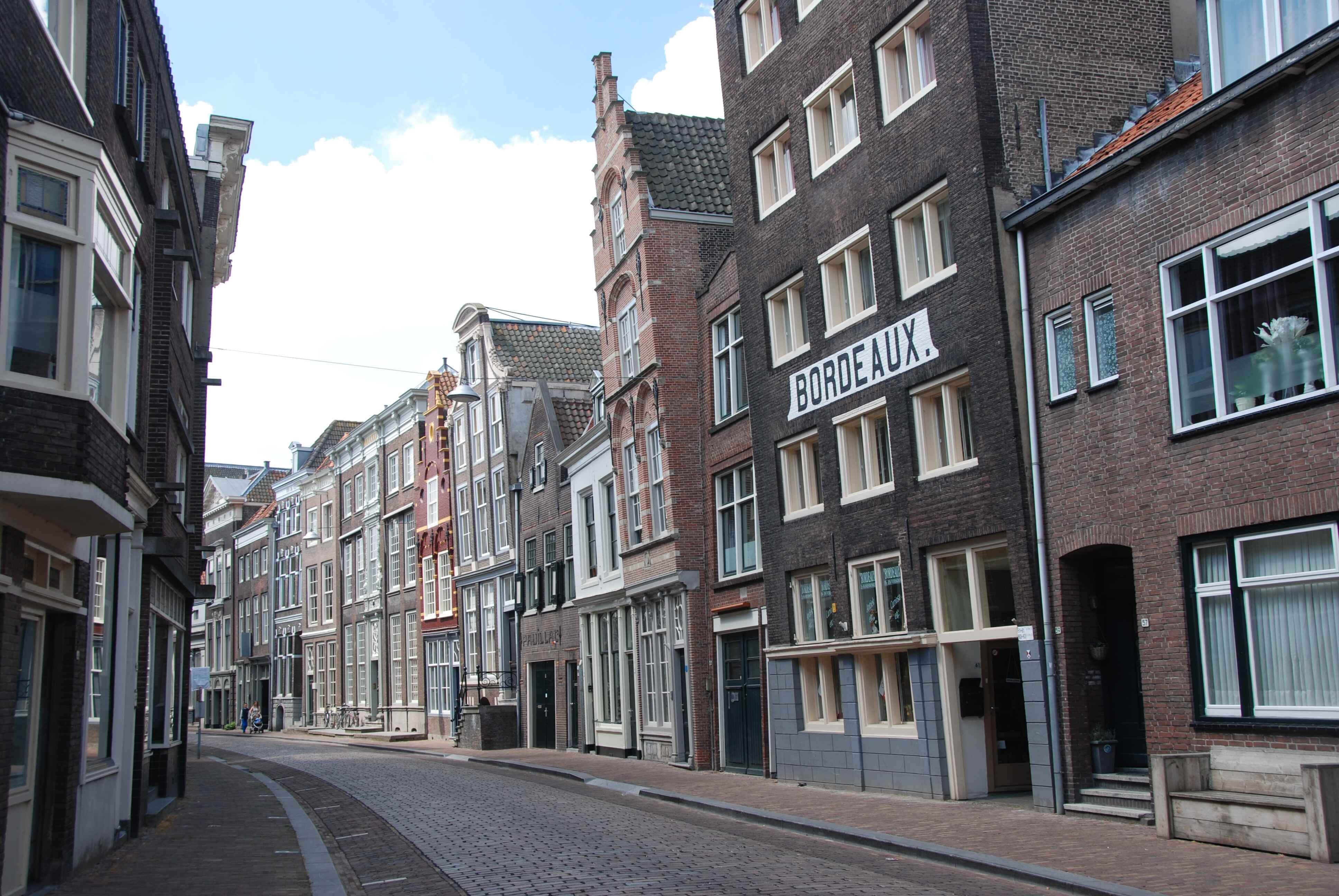 Dordrecht, historic Dutch architecture, cobblestone street, 4K Desktop Wallpaper