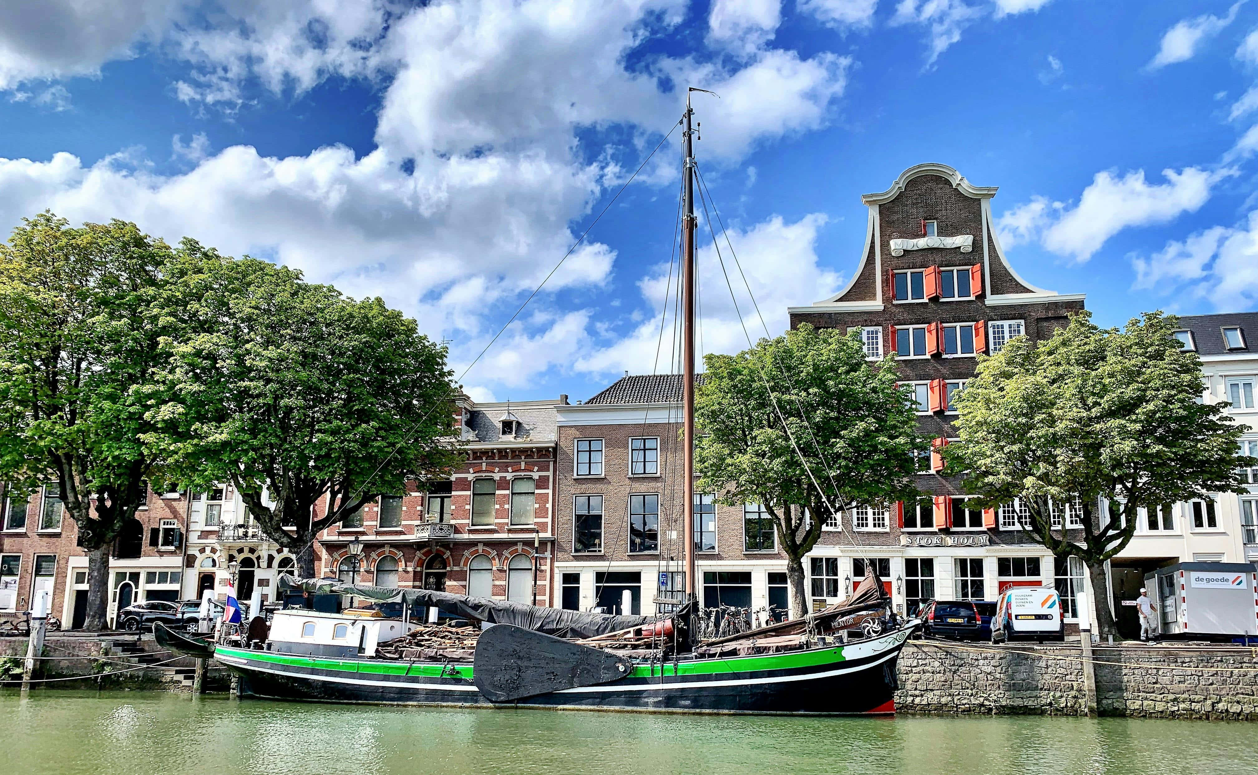 Dordrecht, historic canal view, green and black boat, 4K Desktop Wallpaper