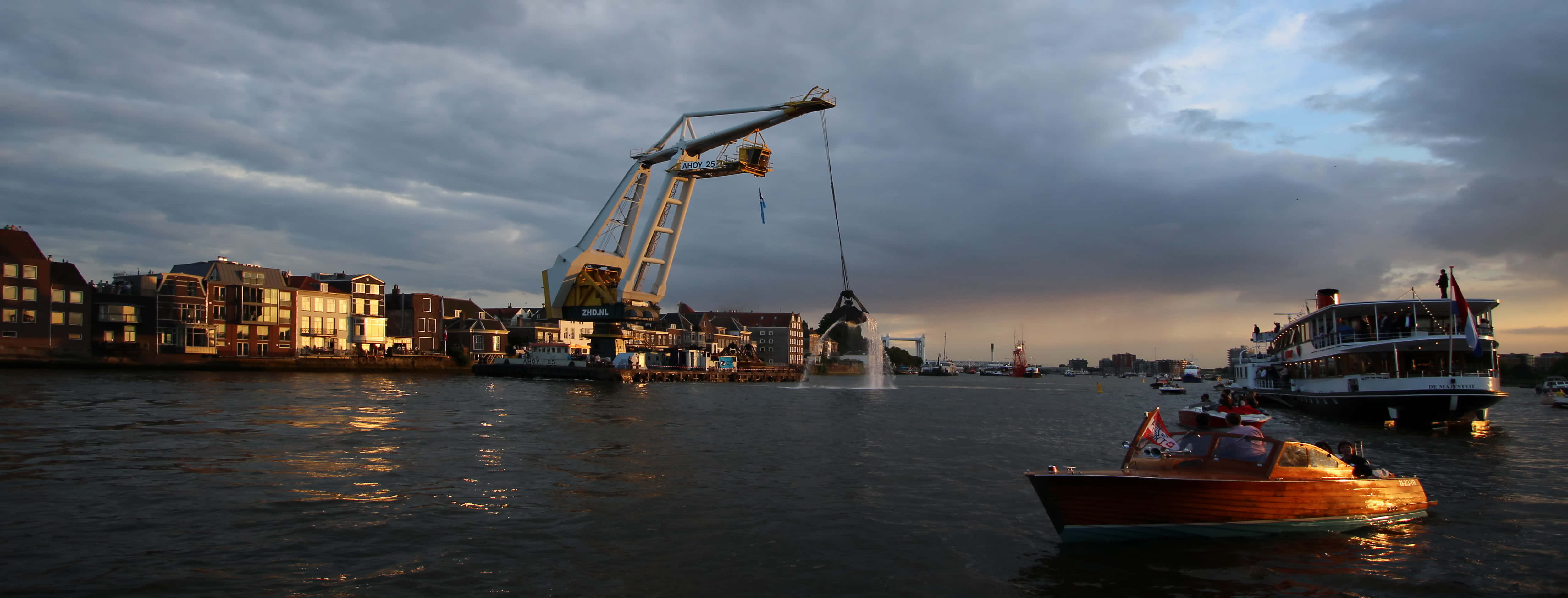 Dordrecht, waterfront, canal, 4K Desktop Wallpaper