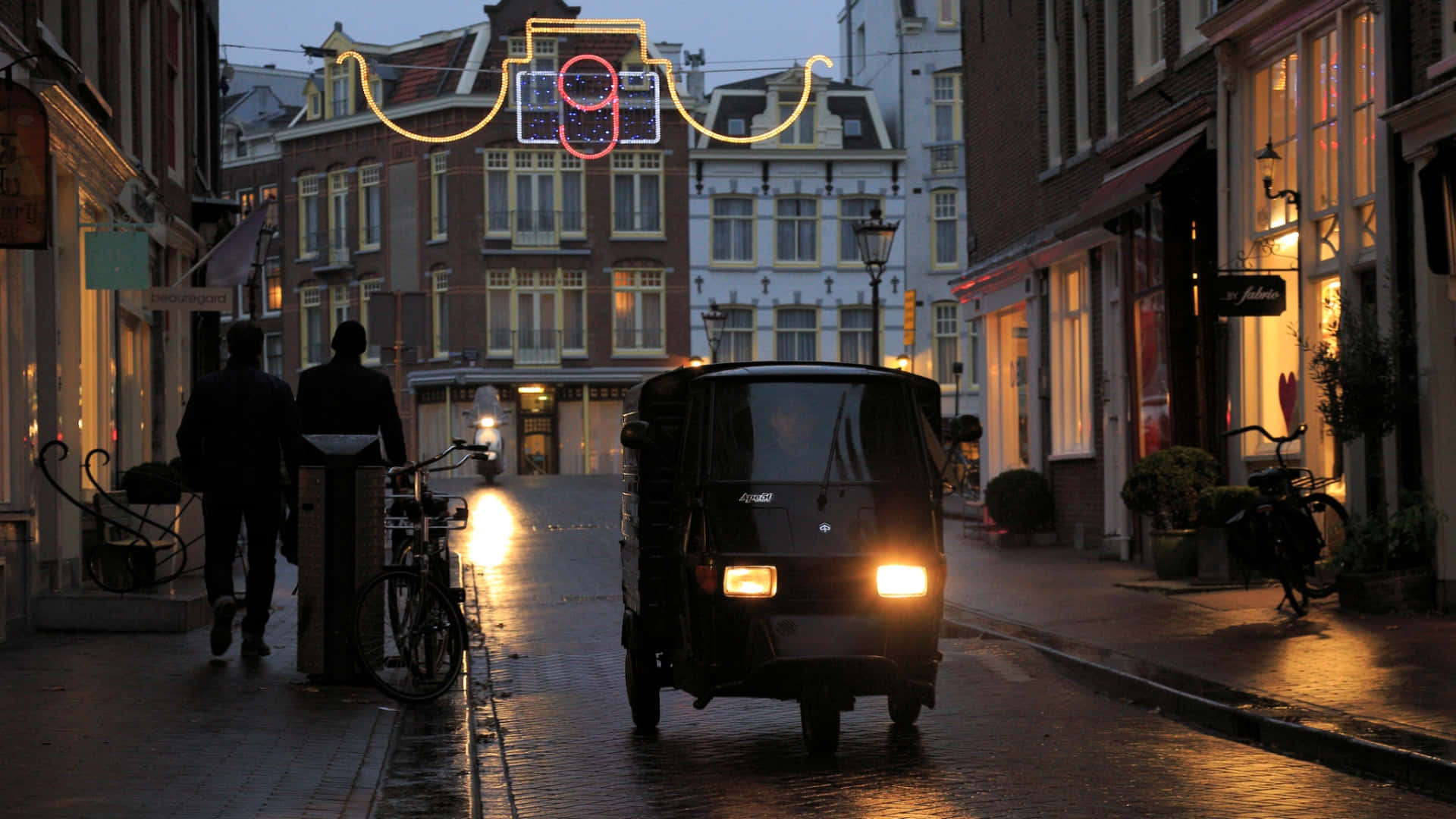 Dordrecht, evening stroll, wet cobblestone street, Full HD Desktop Wallpaper