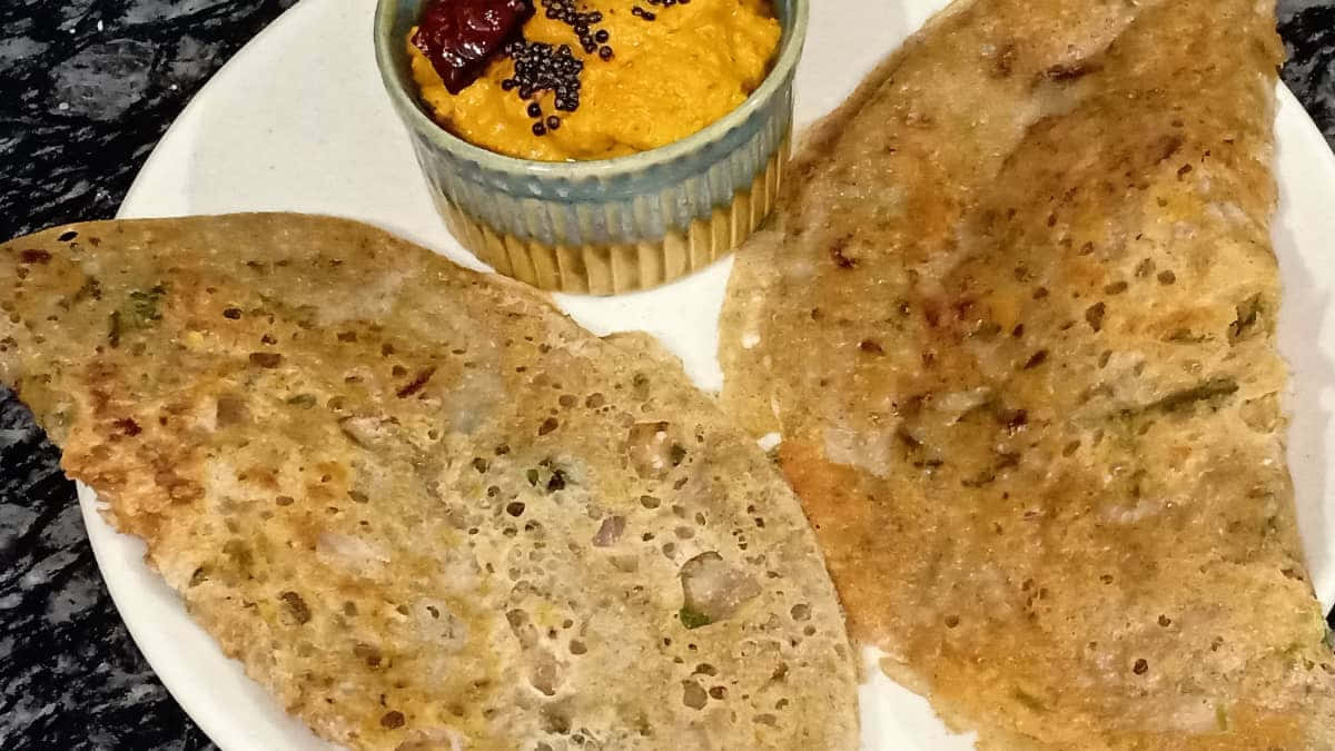 Crispy Dosawith Chutneyand Sambar, golden-brown, vibrant yellow chutney, SD Desktop Wallpaper