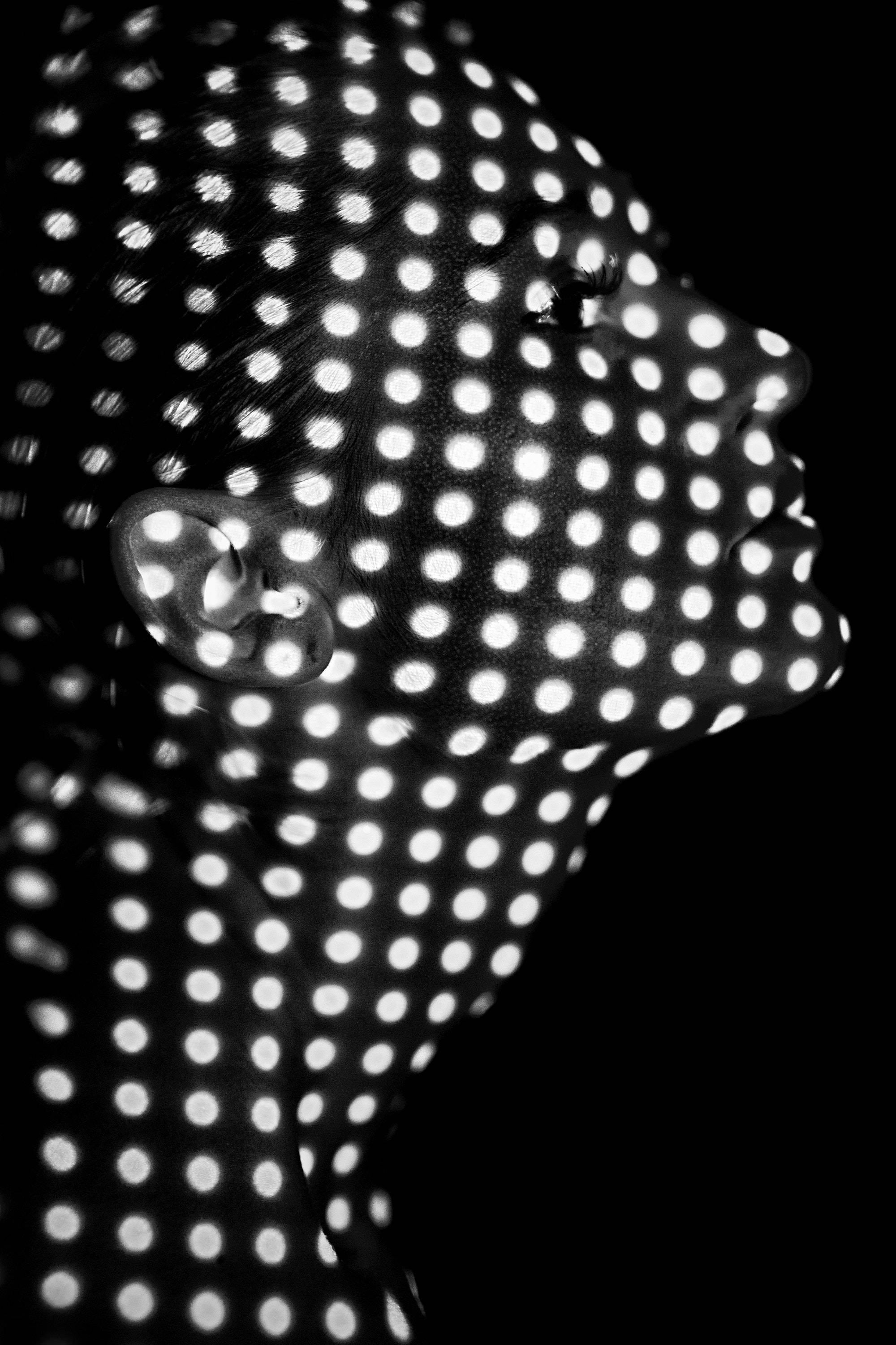 black dot, iPhone, black and white portrait, 2K Phone Wallpaper