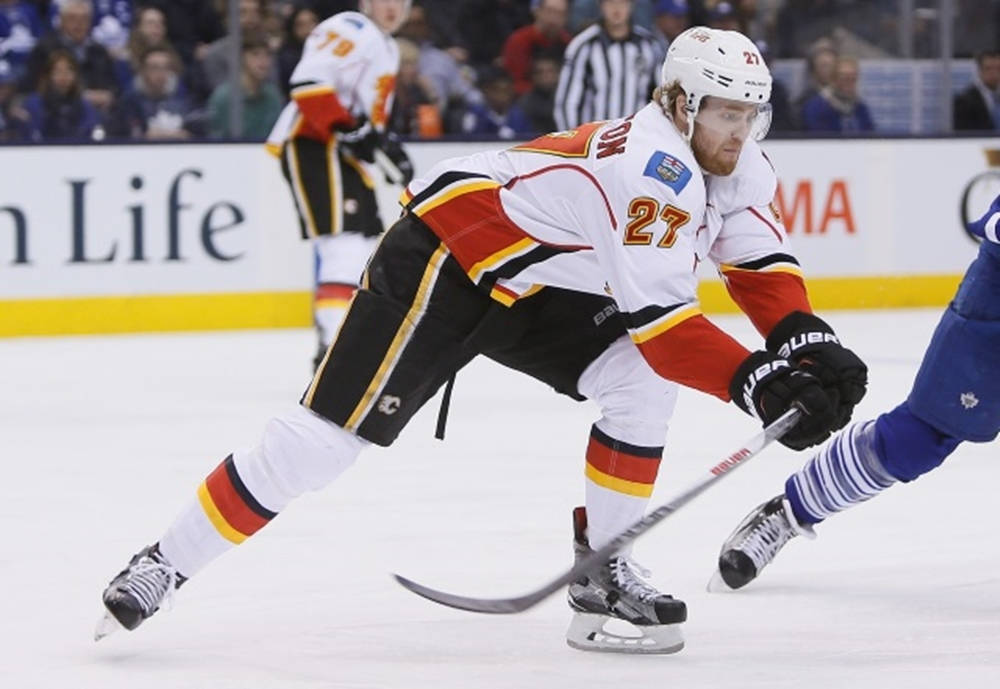 Dougie Hamilton, 2017 NHL Game, white red and black uniform, SD Desktop Wallpaper