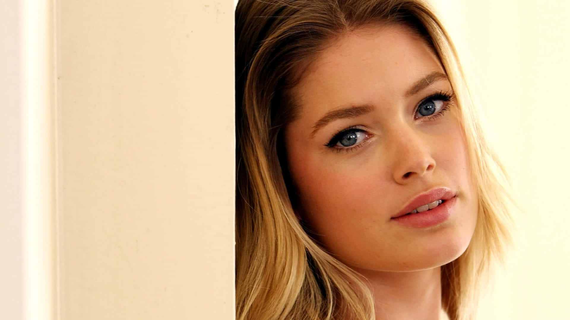Doutzen Kroes, elegant evening gown, blonde hair, Full HD Desktop Wallpaper