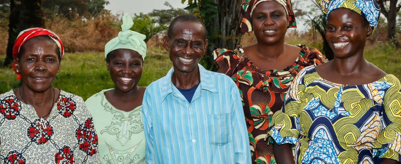 Congolese family, vibrant patterned clothing, grassy area, HD Desktop Wallpaper