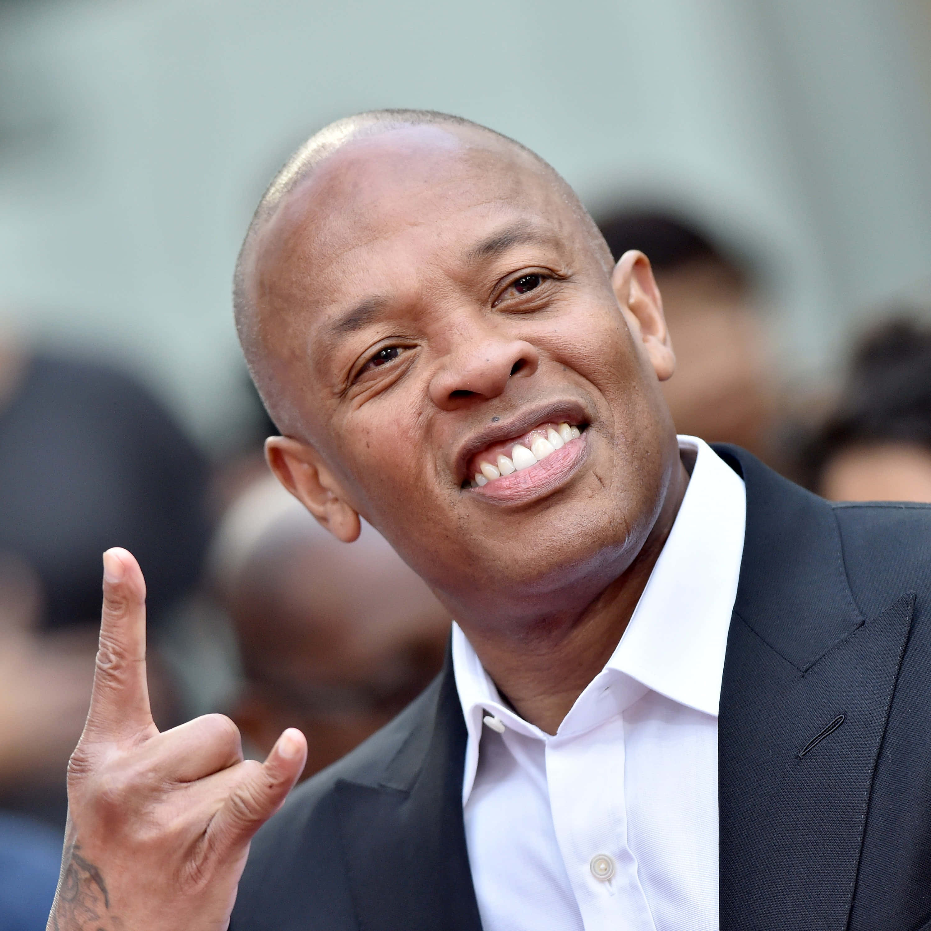 Dr. Dre, studio, dark suit, 2K Desktop Wallpaper