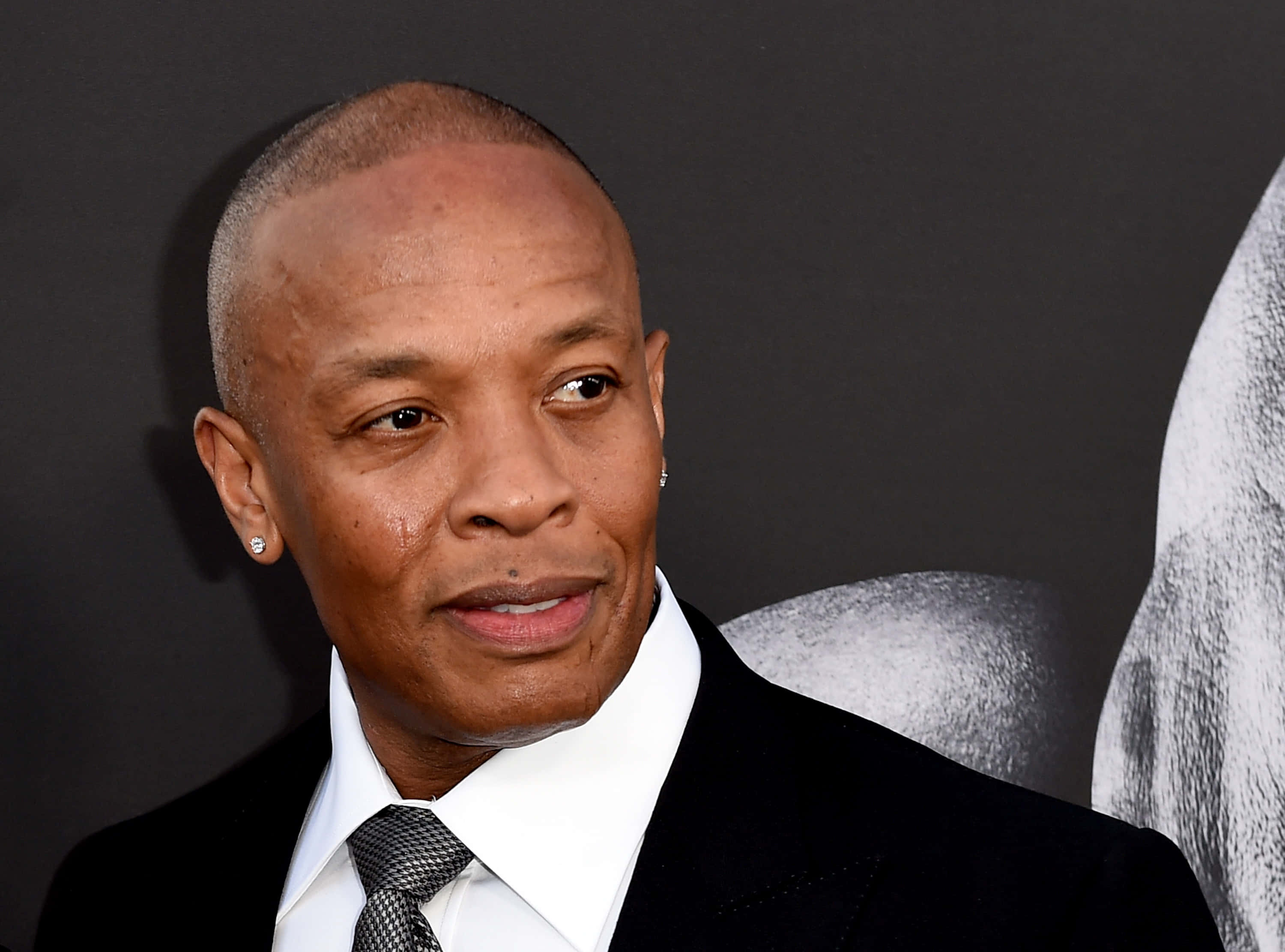 Dr. Dre, soundboard, recording studio, 2K Desktop Wallpaper