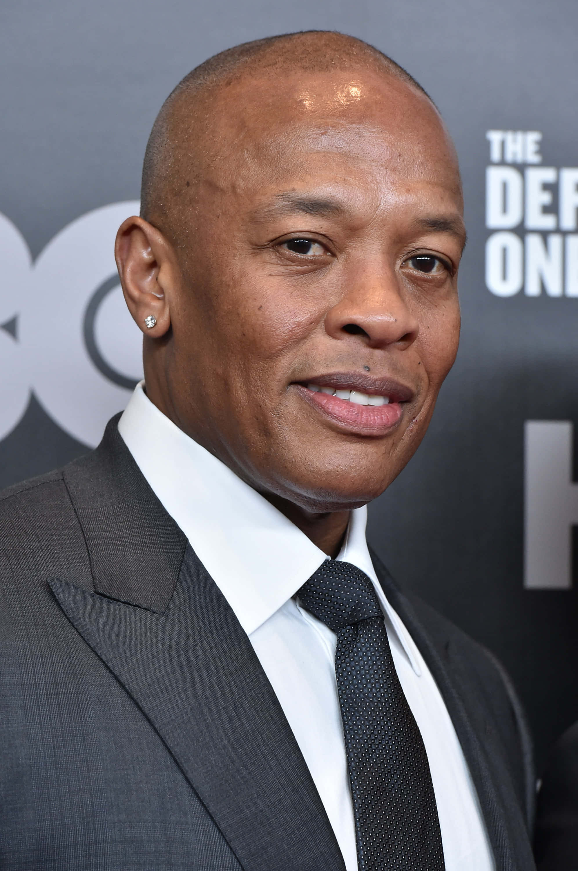 Dr. Dre, gray suit, black tie, 2K Phone Wallpaper