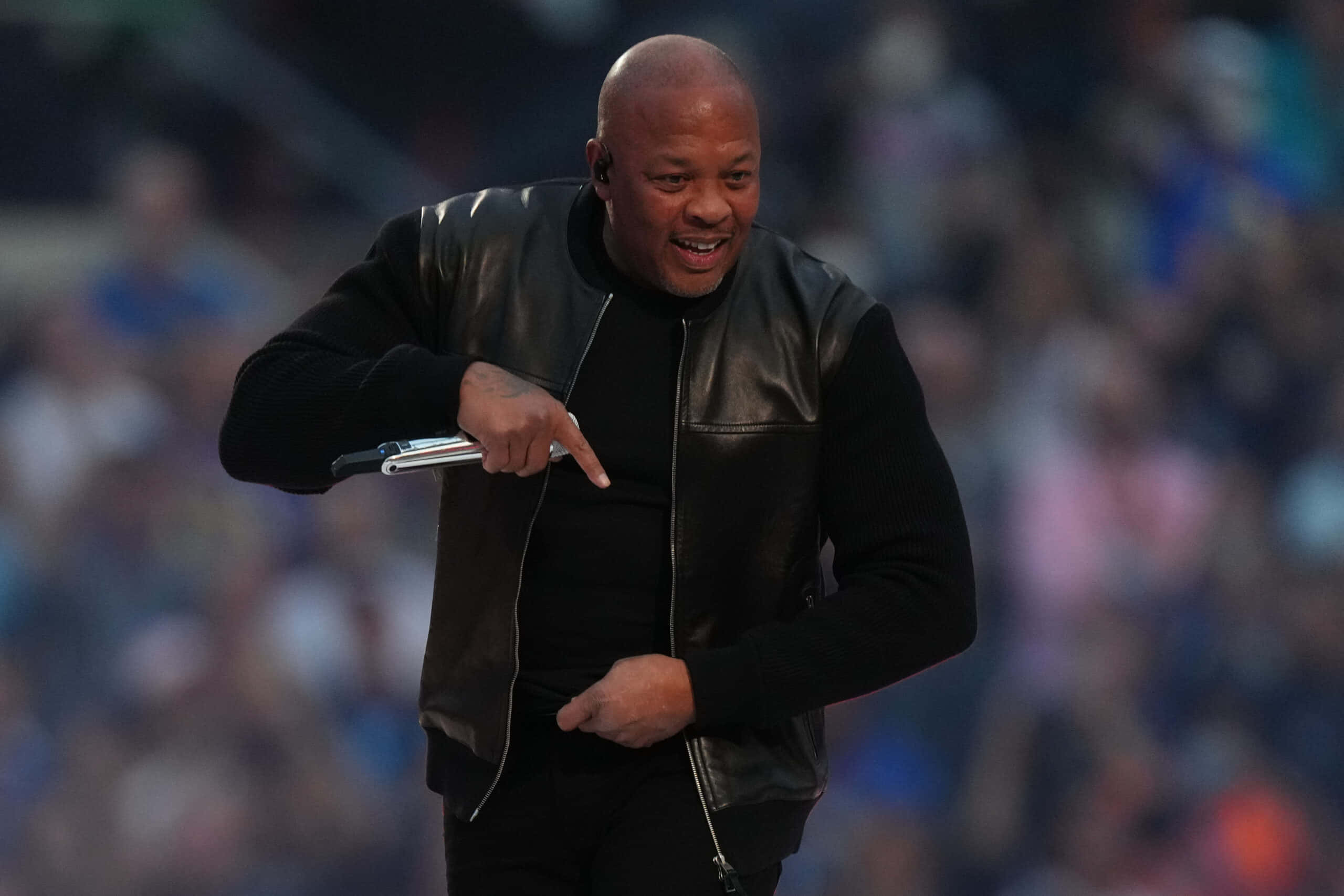 Dr. Dre, mixing console, black leather vest, 2K Desktop Wallpaper