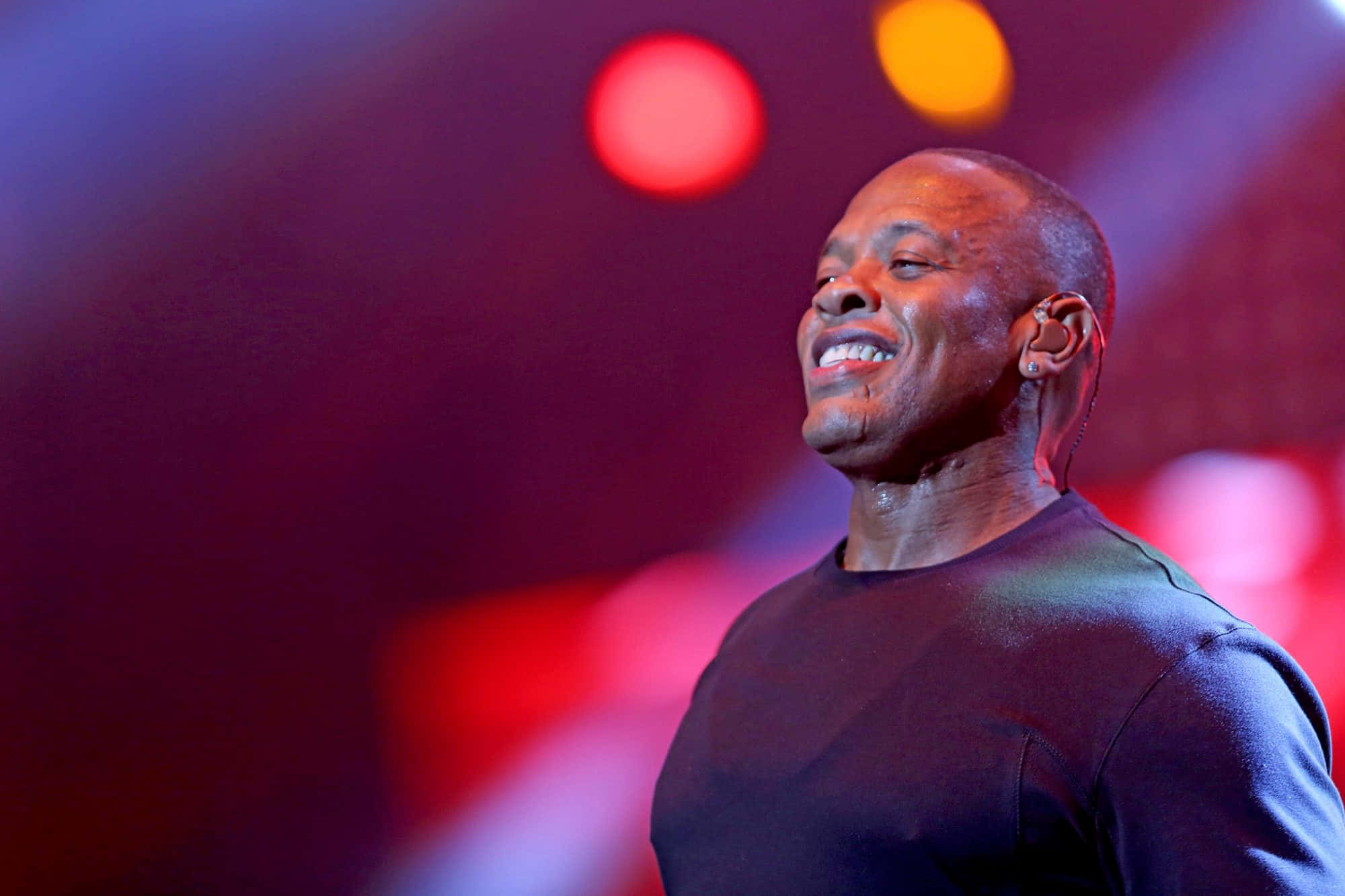 Dr. Dre, stage, vibrant red, Full HD Desktop Wallpaper
