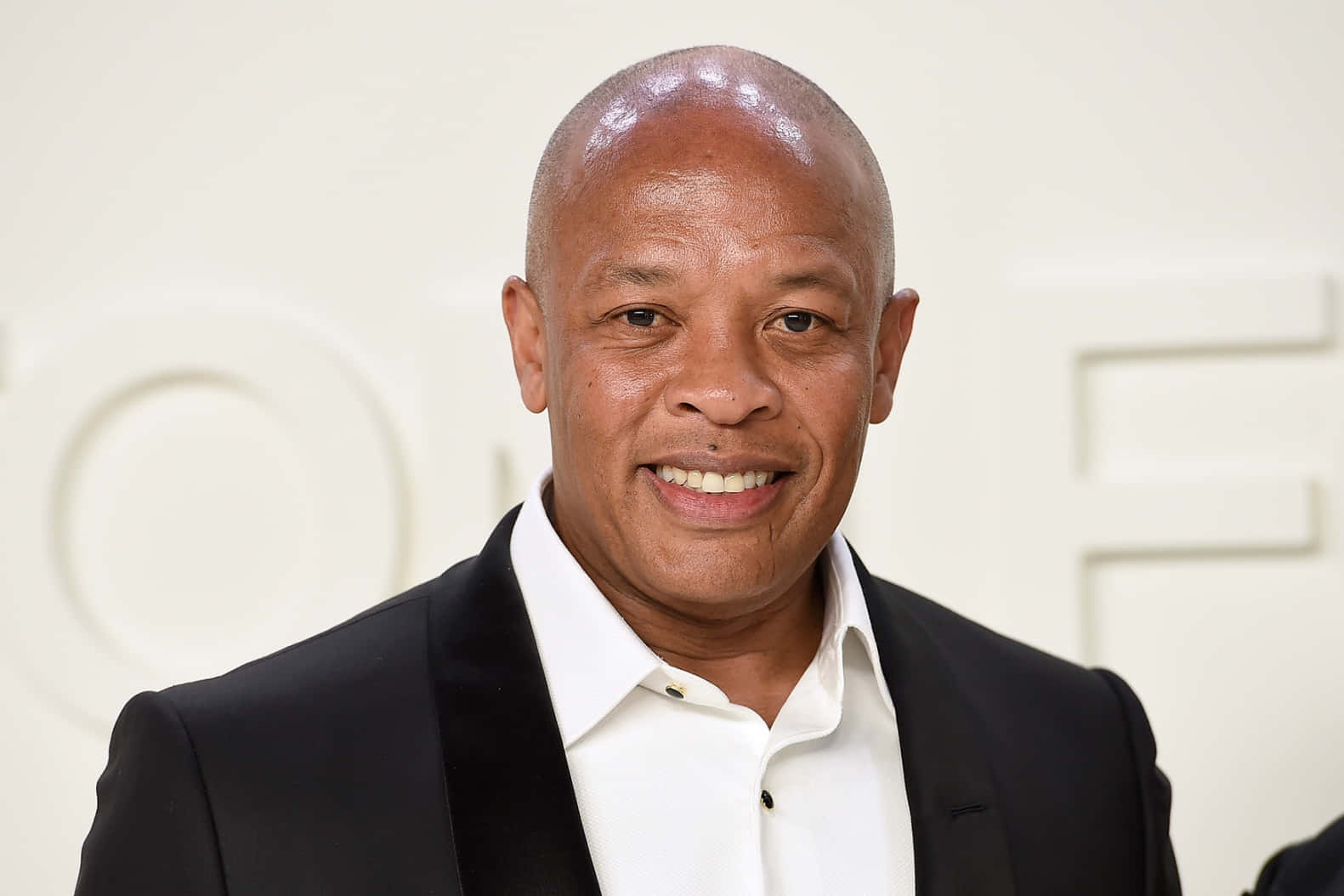 Dr. Dre, black suit, white shirt, HD Desktop Wallpaper