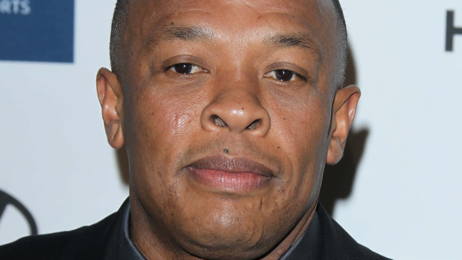Dr. Dre, hip hop icon, performing on stage, HD Desktop Wallpaper