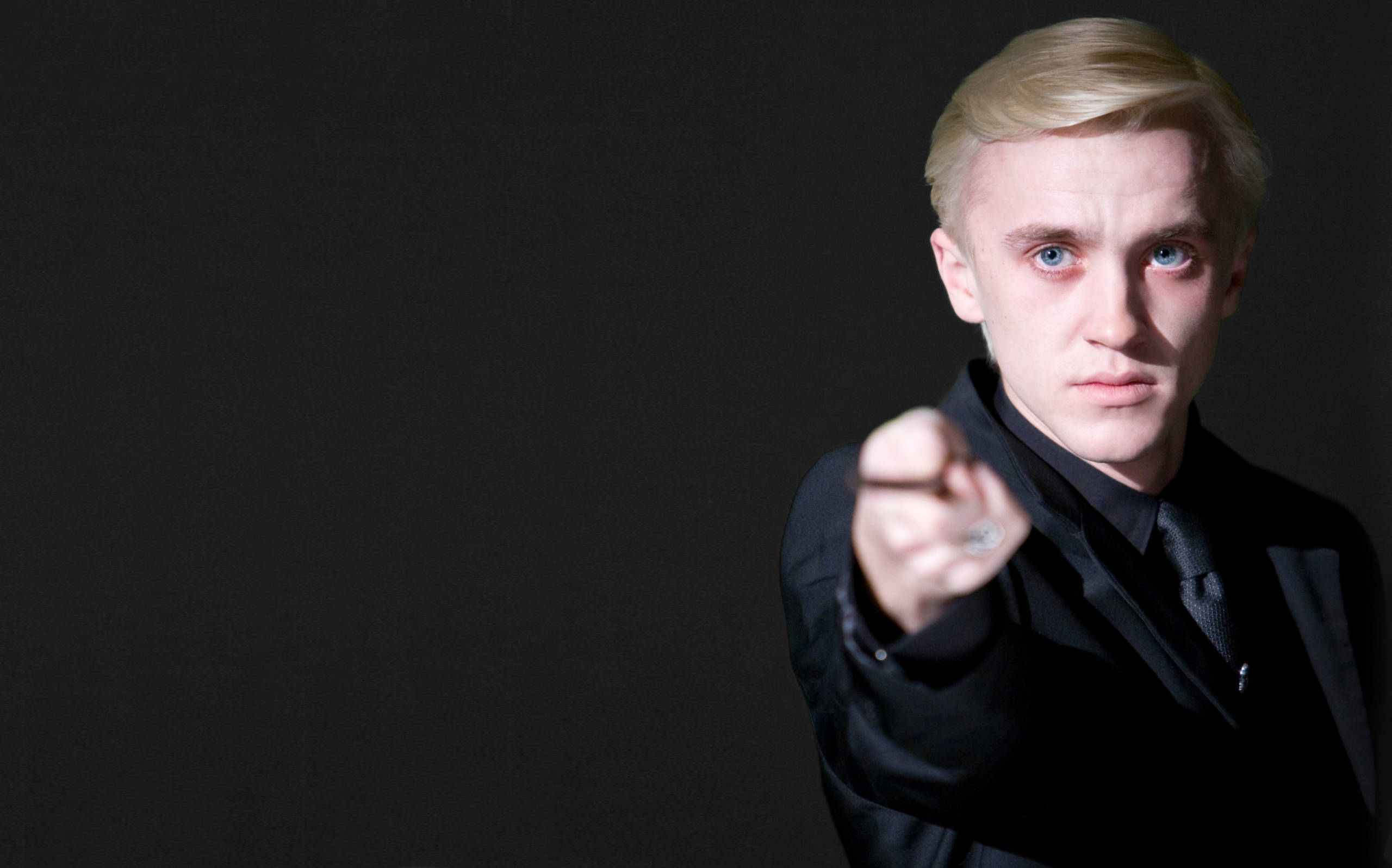 Draco Malfoy, platinum blonde hair, piercing blue eyes, 2K Desktop Wallpaper