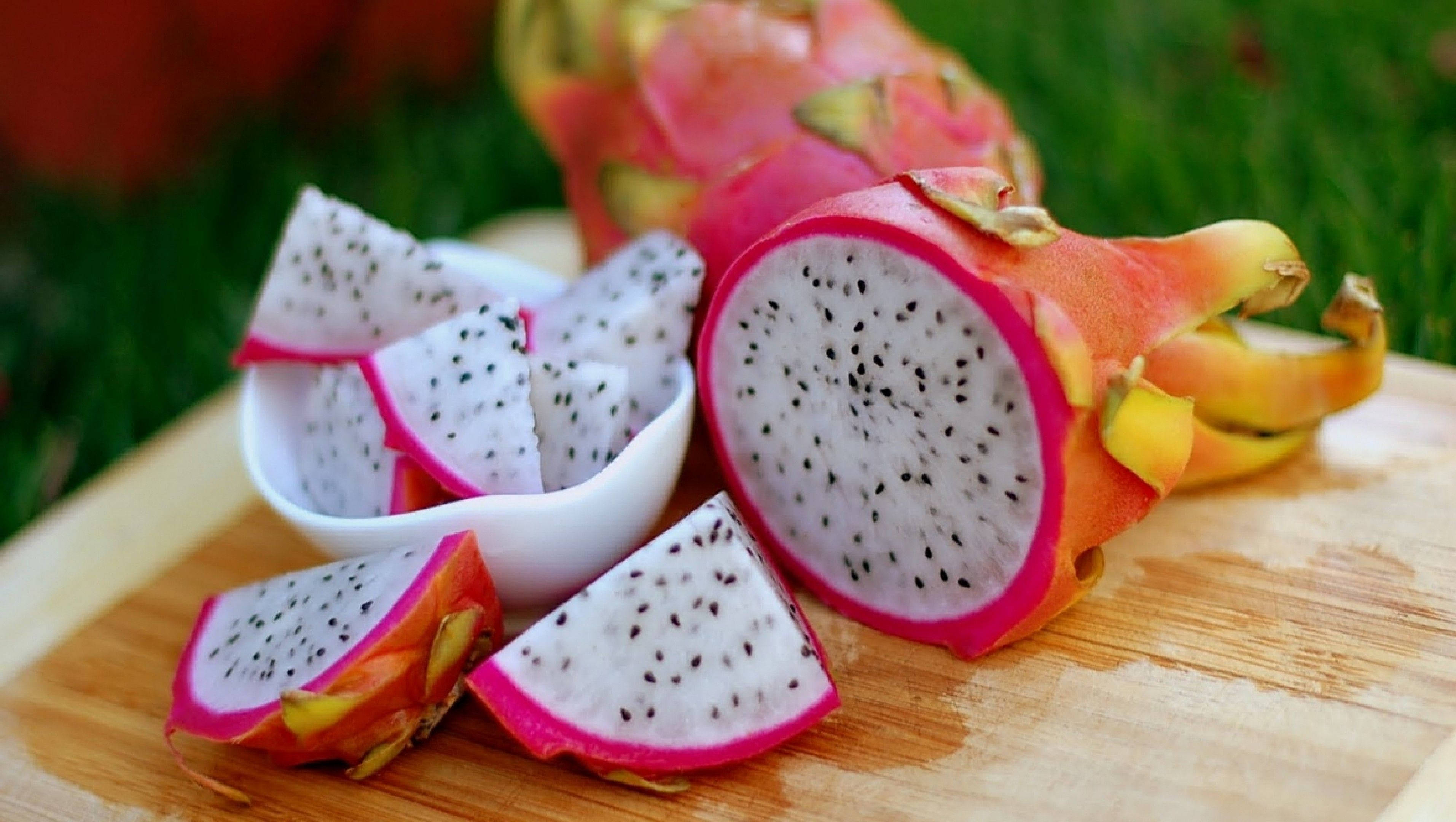 dragonfruit, white flesh, black seeds, 2K Desktop Wallpaper