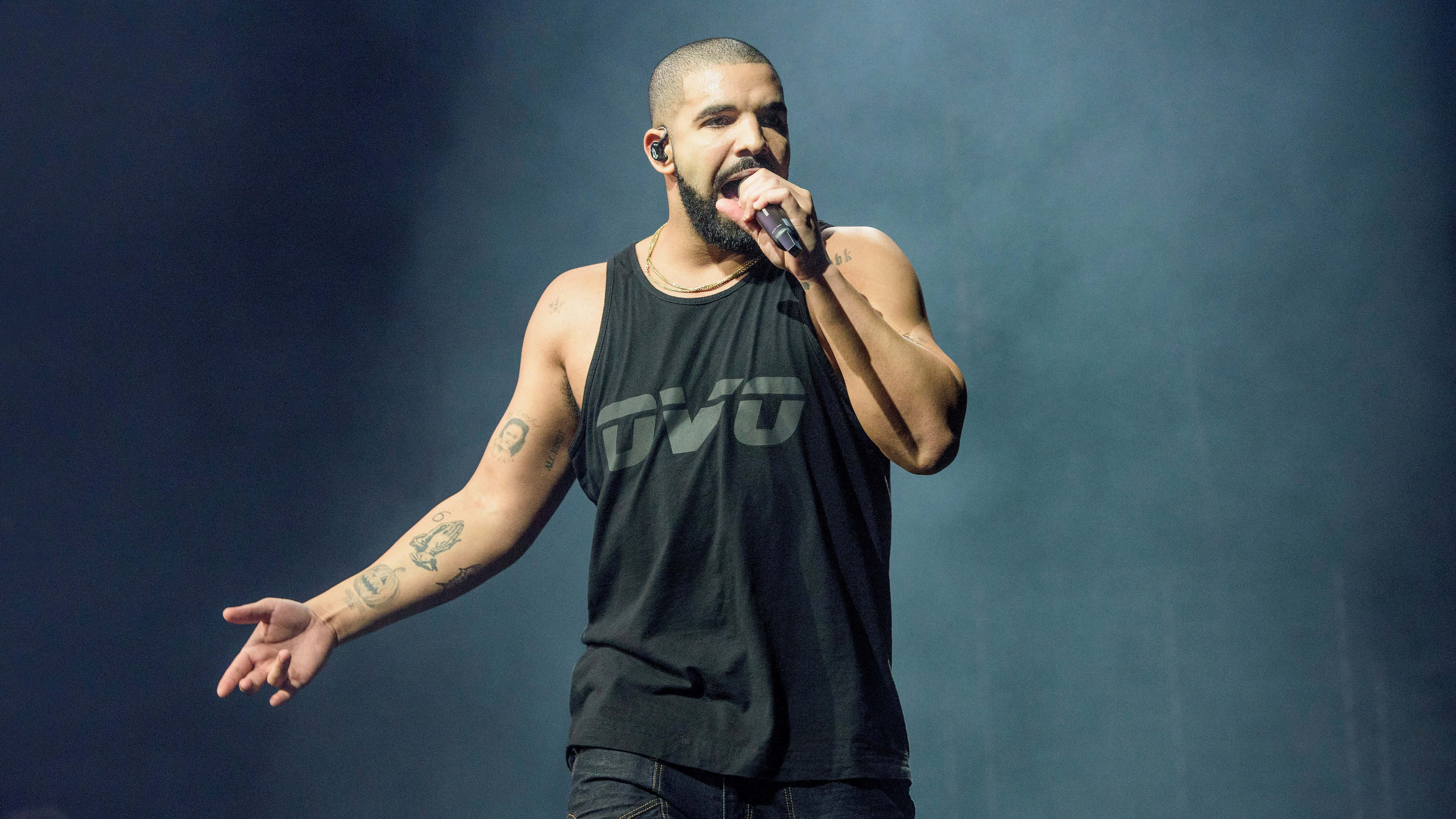 Drake, black tank top, microphone, 4K Desktop Wallpaper