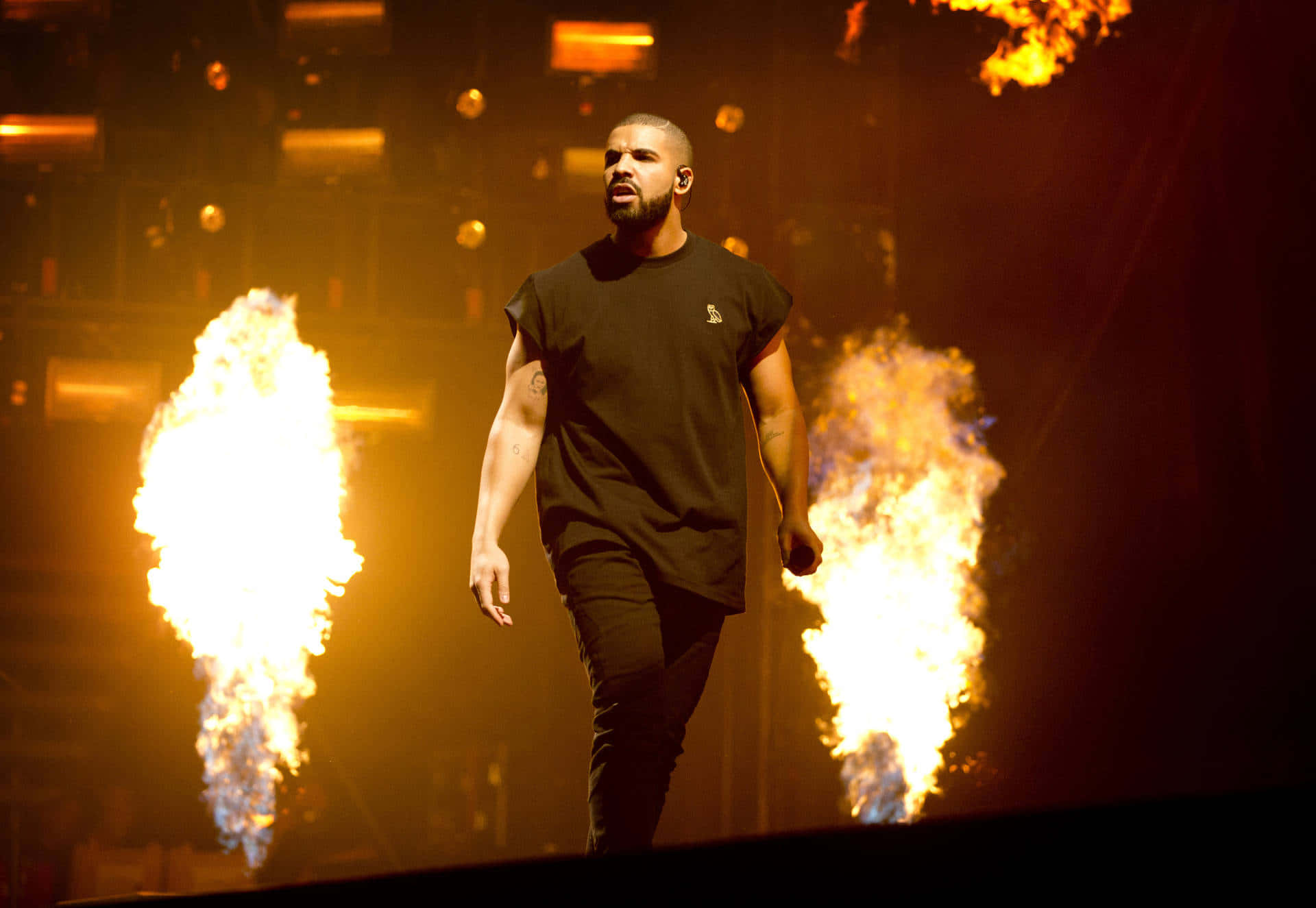 Drake Computer, flames, stage, Full HD Desktop Wallpaper