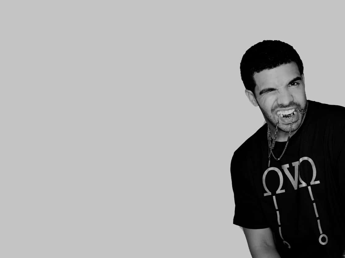 Drake Computer, black and white portrait, man with a chain in his mouth, SD Desktop Wallpaper