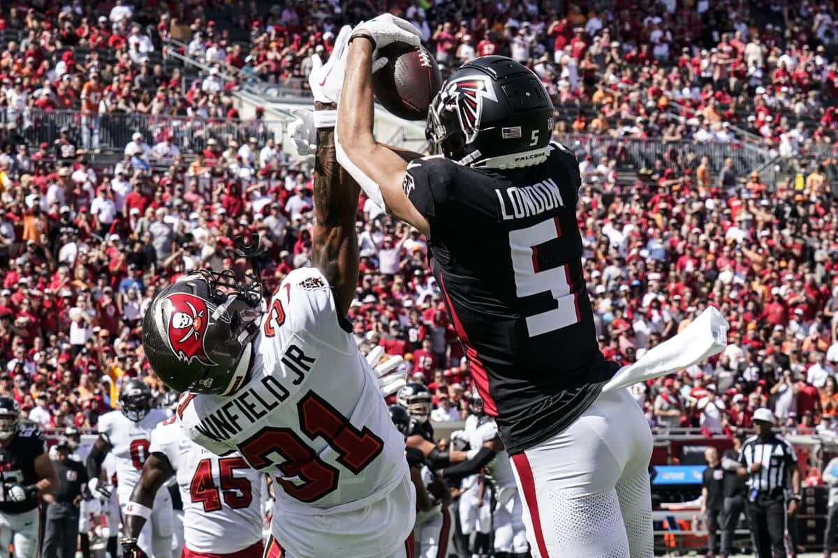 Drake London, number 5, Tampa Bay player, SD Desktop Wallpaper