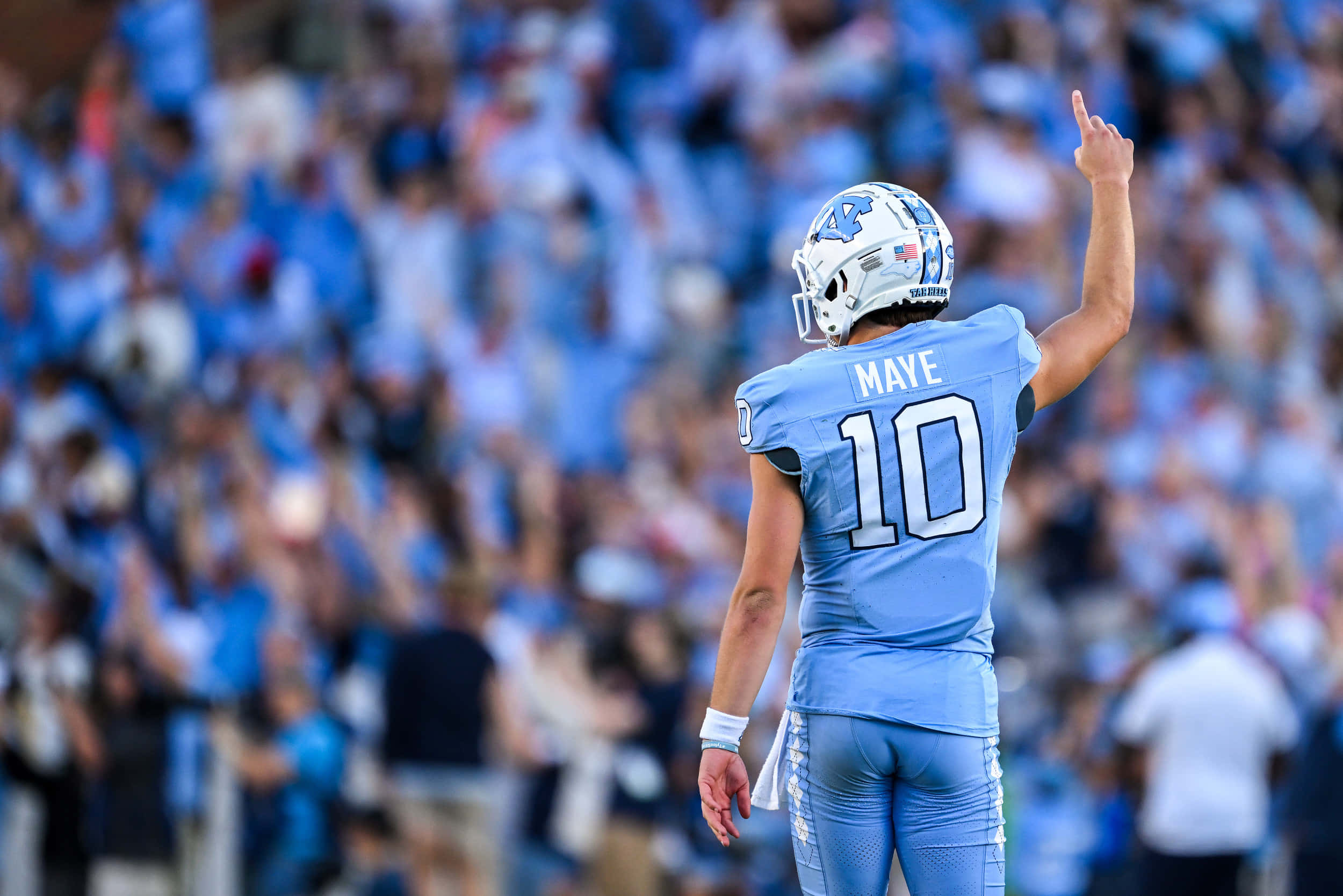 Drake Maye, number 10, light blue uniform, Full HD Desktop Wallpaper