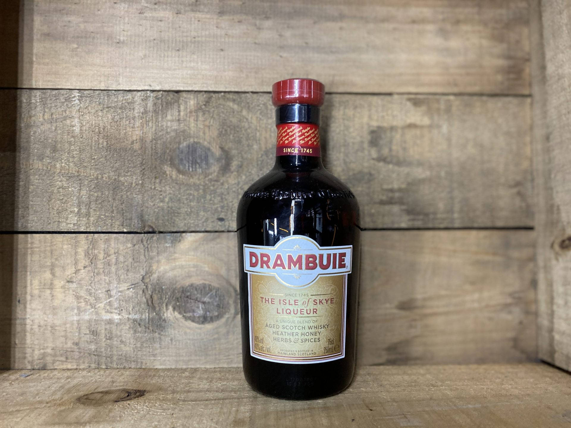 Drambuie, red cap, wooden case, Full HD Desktop Wallpaper