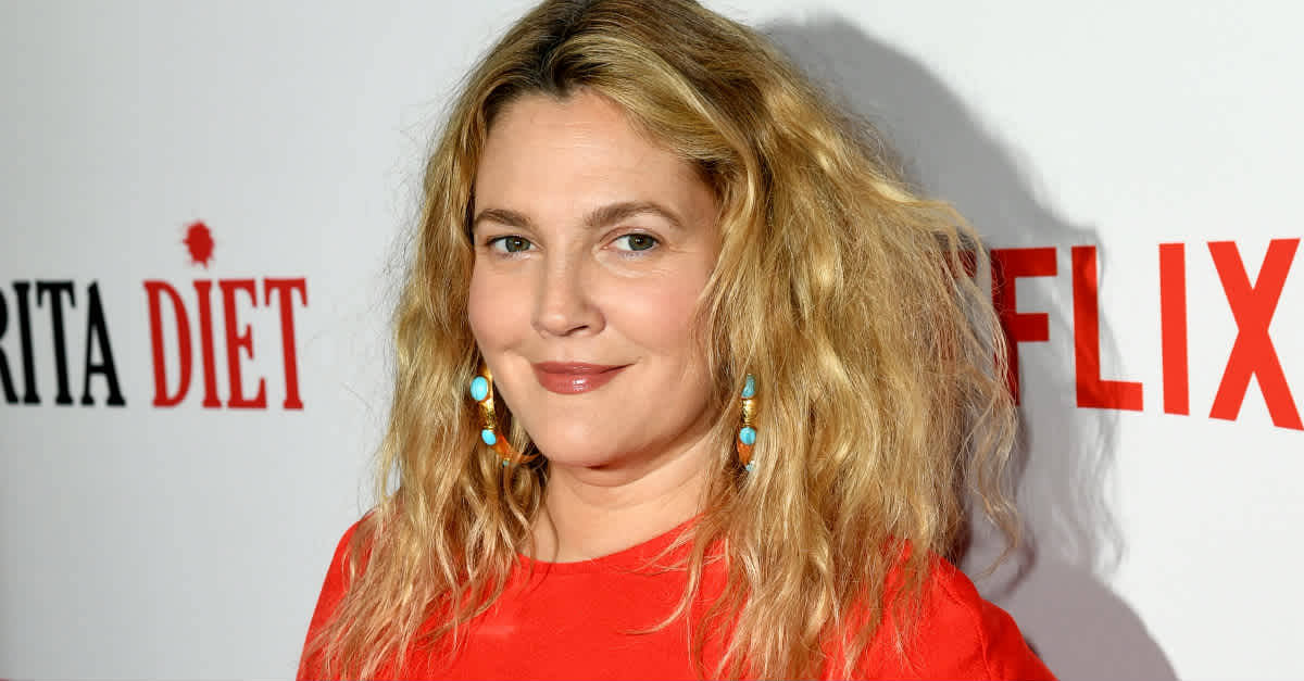 Drew Barrymore, brown curly hair, turquoise earrings, SD Desktop Wallpaper