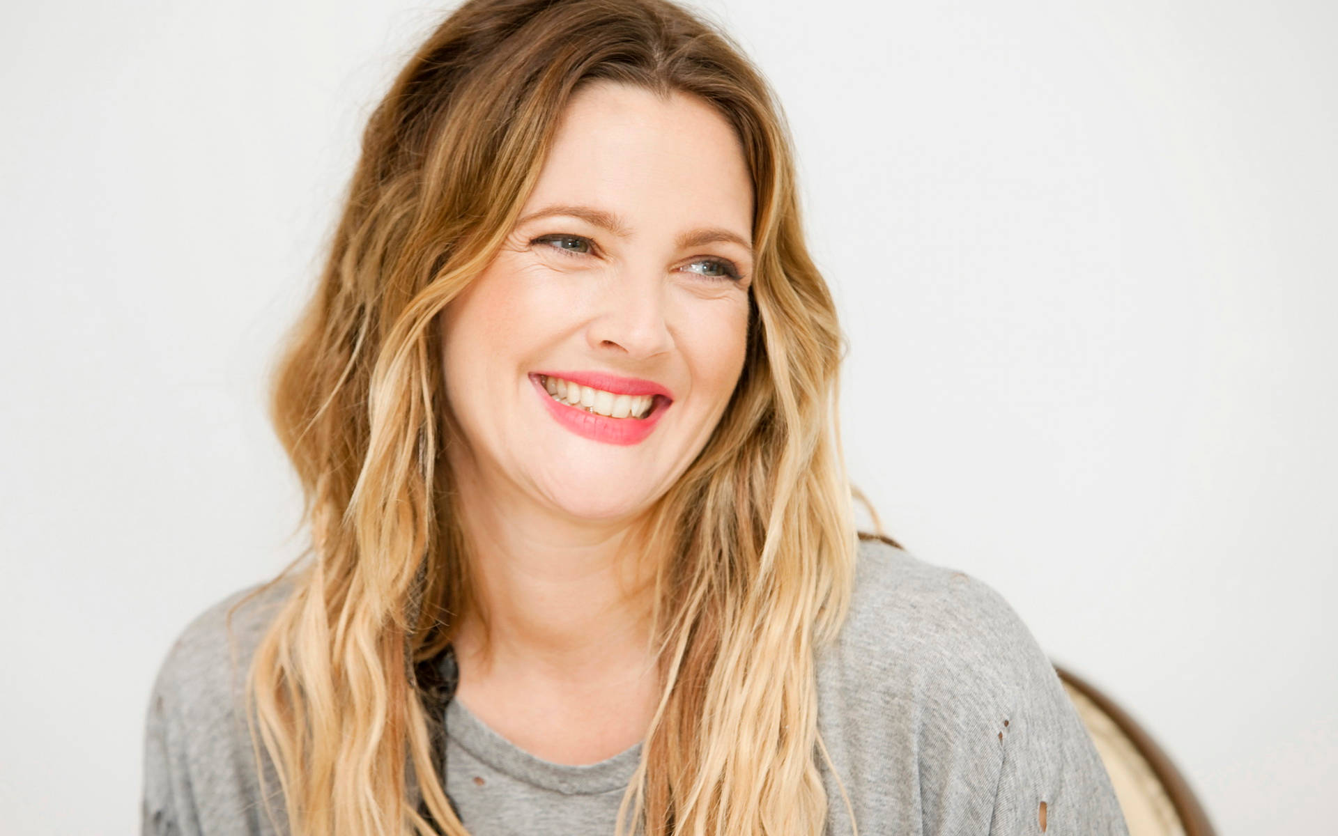 Drew Barrymore, wavy blonde hair, bright pink lipstick, Full HD Desktop Wallpaper