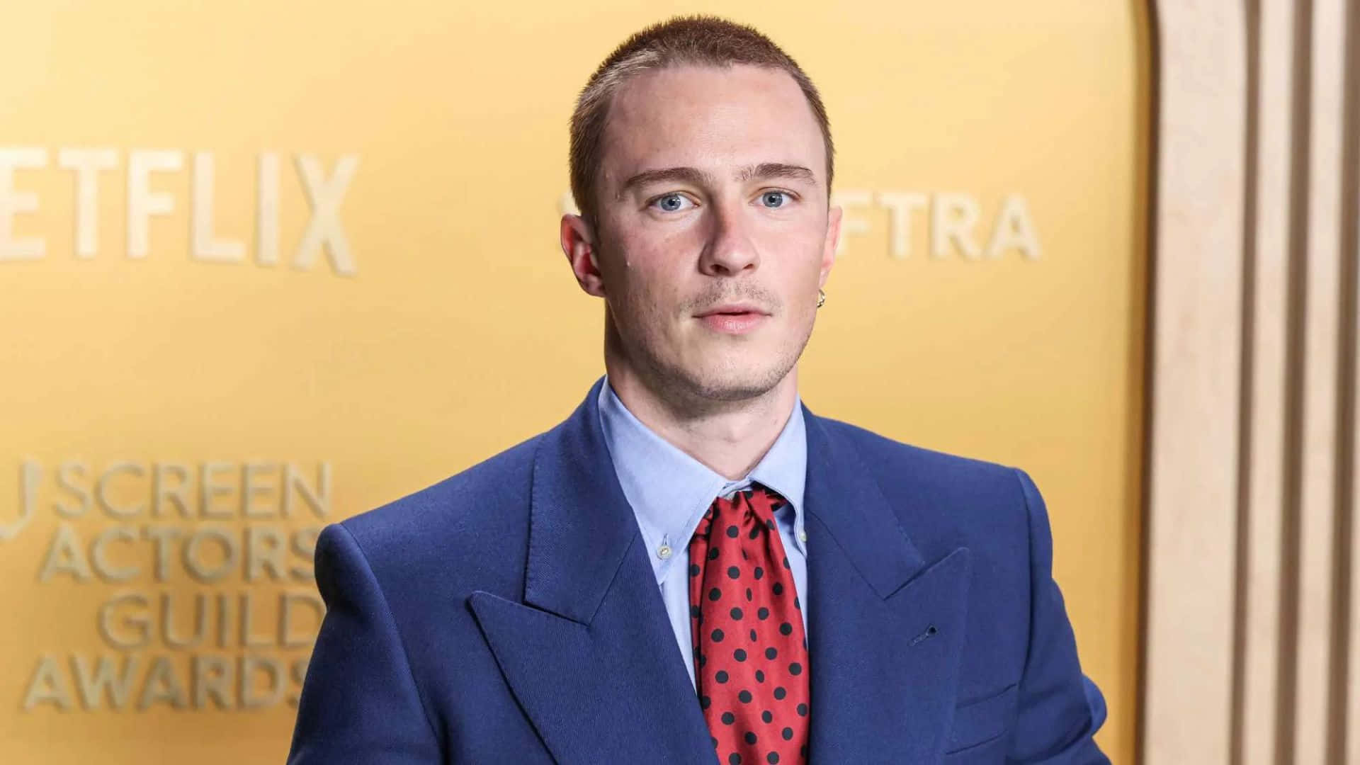 Drew Starkey, blue suit, red polka dot tie, Full HD Desktop Wallpaper
