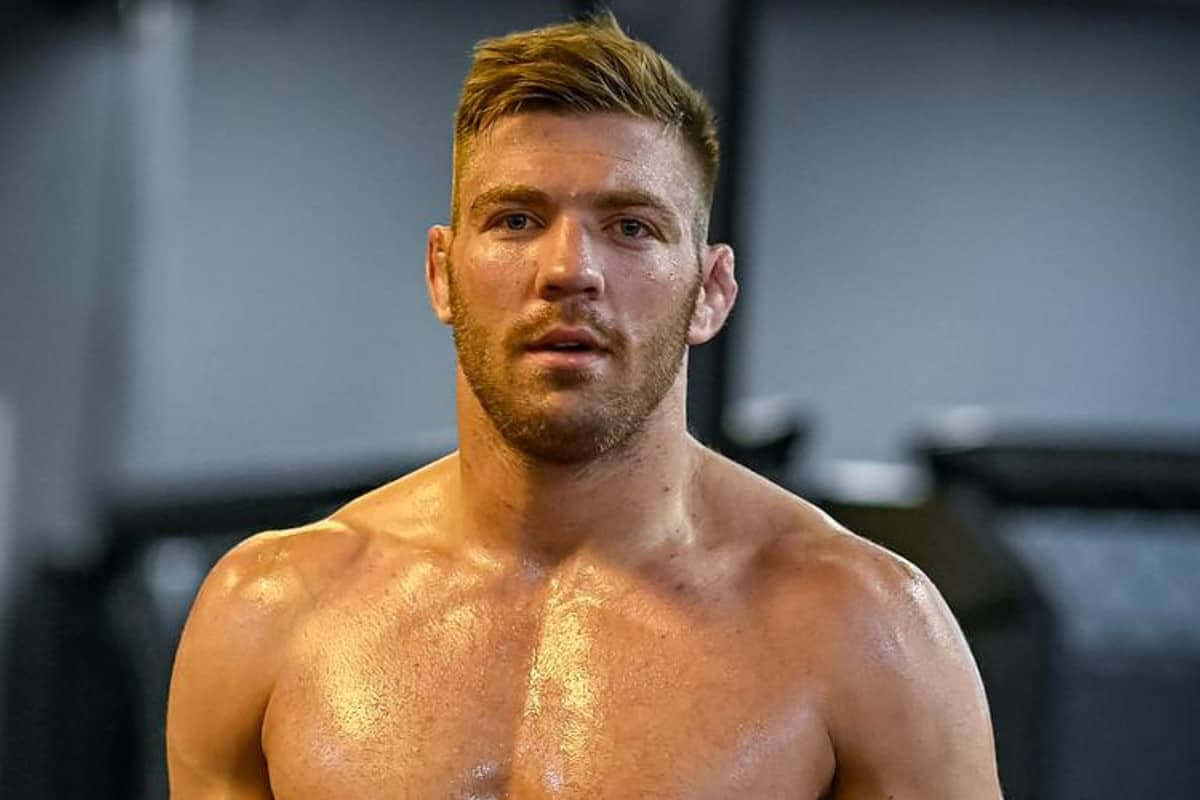 Dricus Du Plessis, MMA Fighter, gym setting, SD Desktop Wallpaper