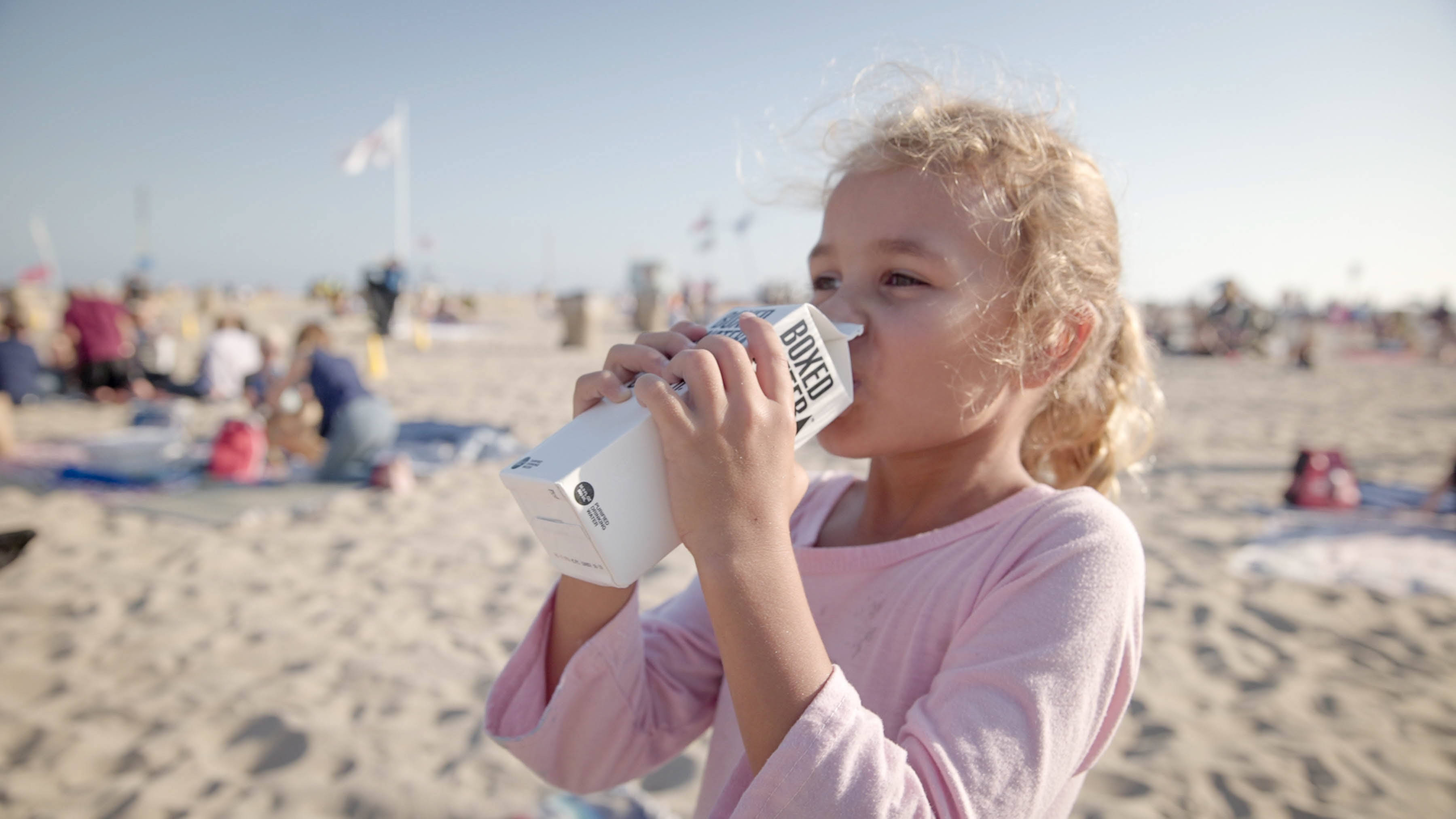 girl, curly blonde hair, white boxed drink, 2K Desktop Wallpaper