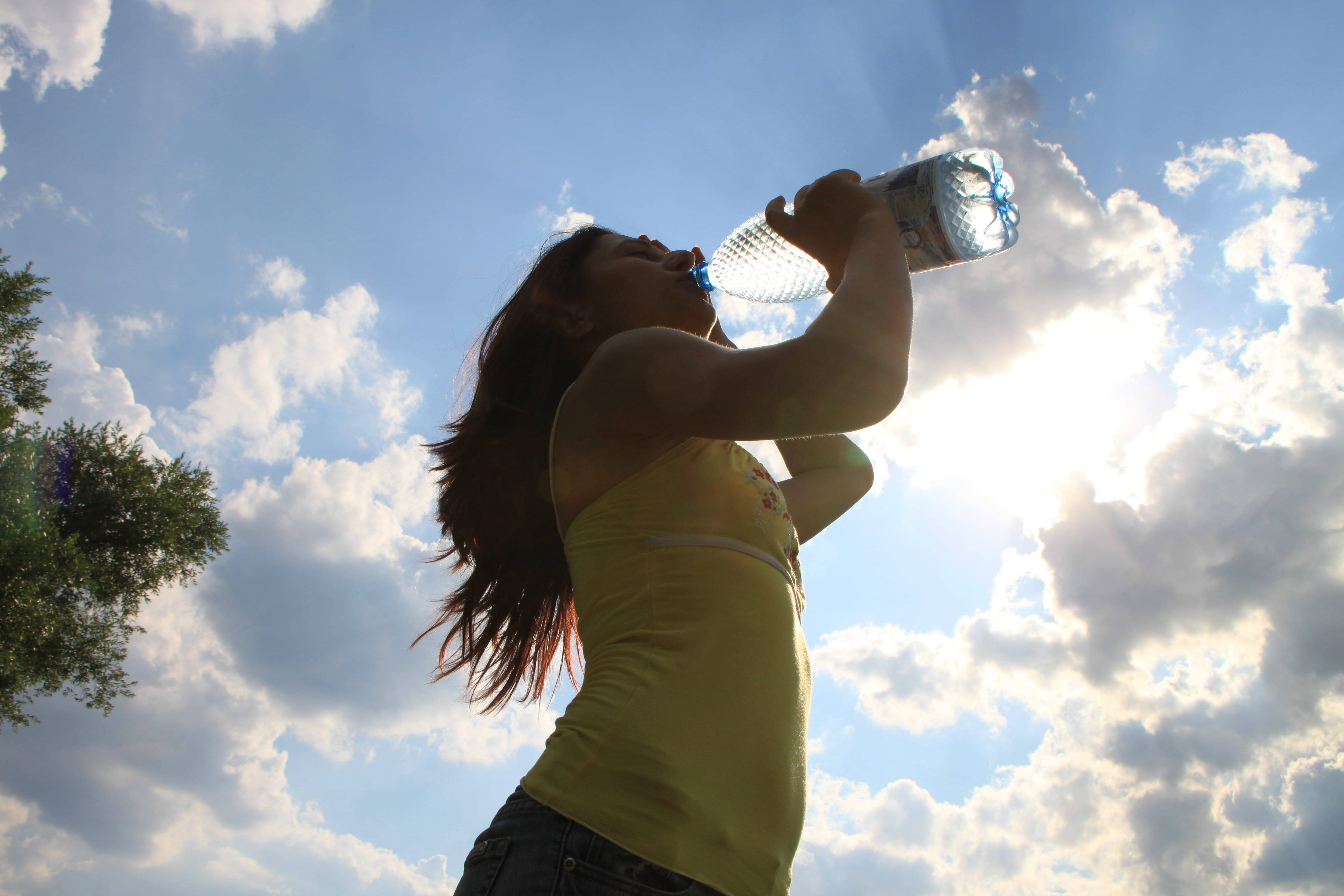 worm's-eye view, woman, drinking water, 4K Desktop Wallpaper