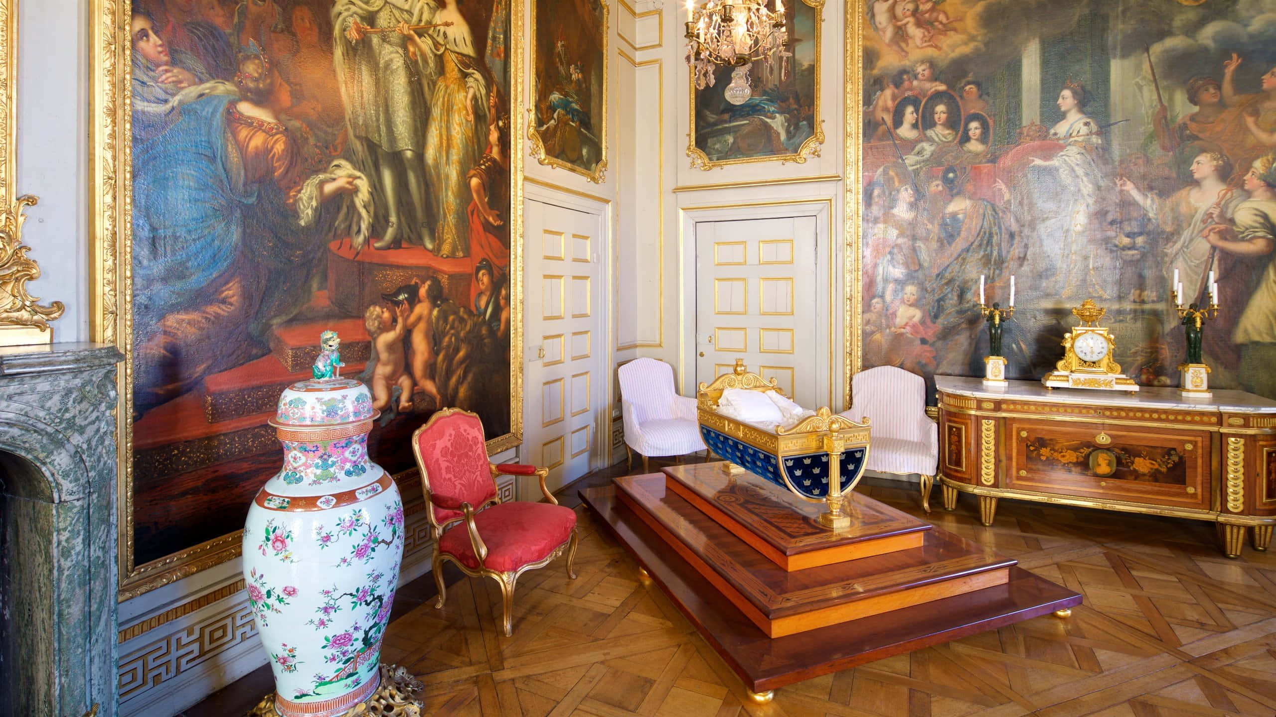 Drottningholm Palace, blue sky, gilded walls, 2K Desktop Wallpaper