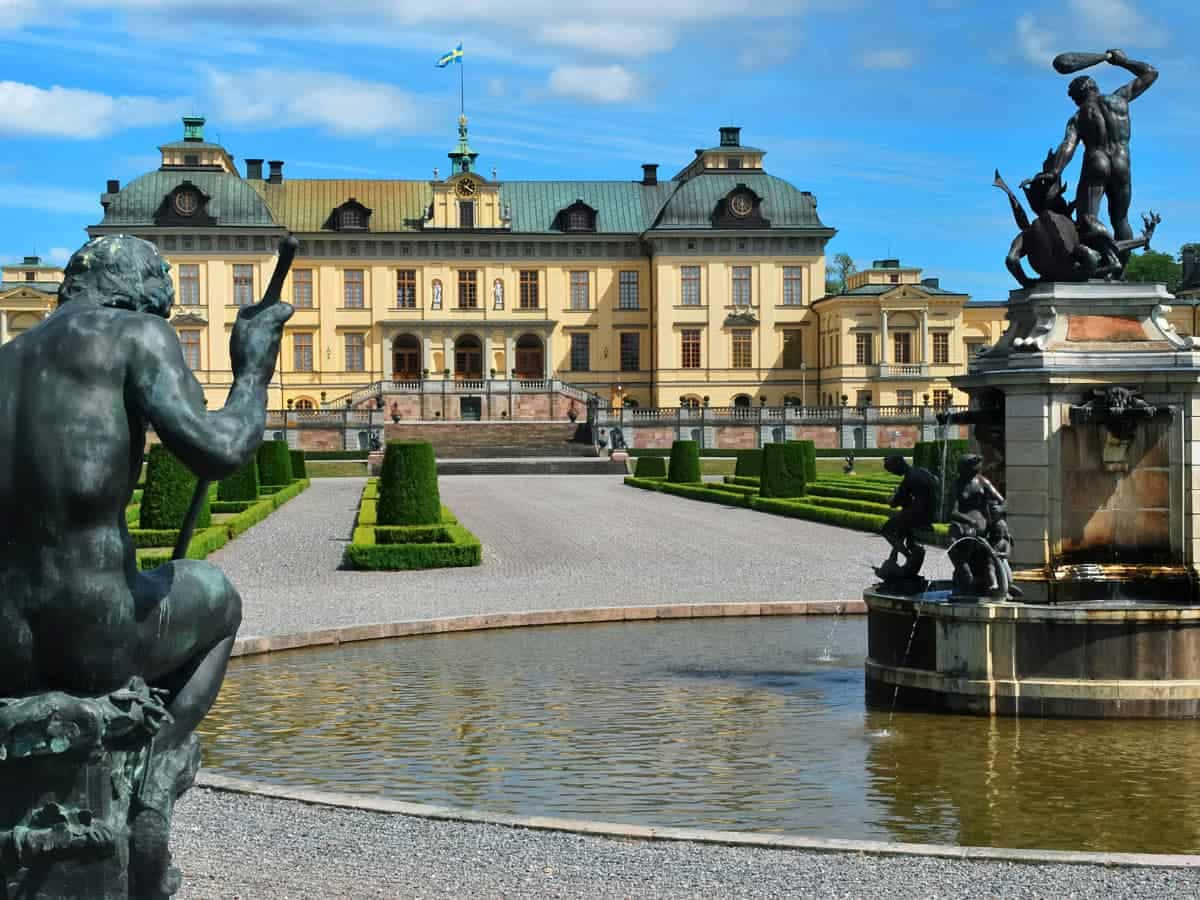 Drottningholm Palace, yellow palace, green roof, SD Desktop Wallpaper