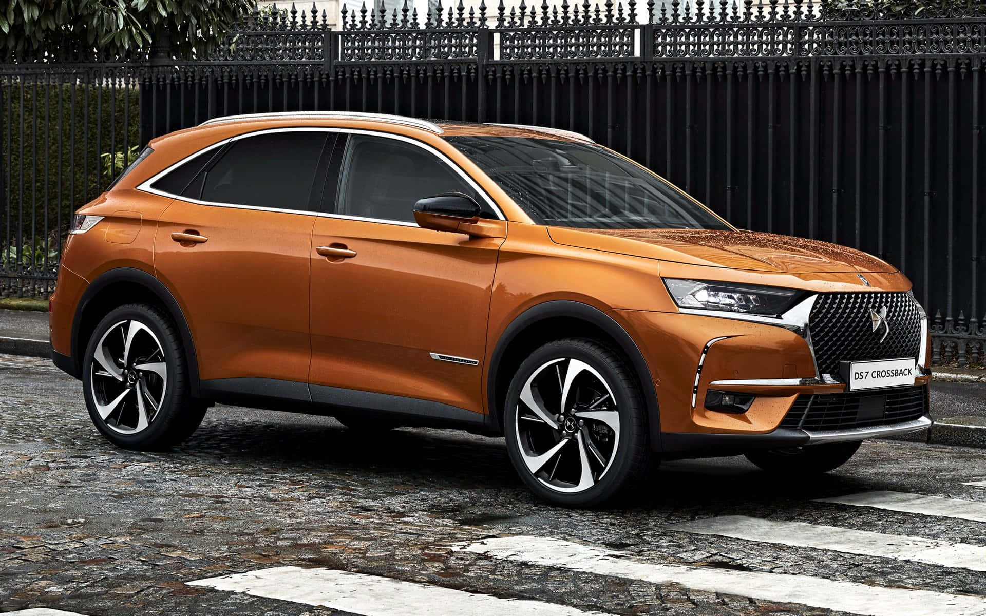 DS 7 Crossback E-Tense, orange, cobblestone street, Full HD Desktop Wallpaper
