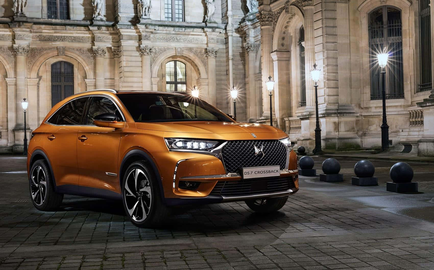 DS 7 Crossback E-Tense, orange, cobblestone street, HD Desktop Wallpaper