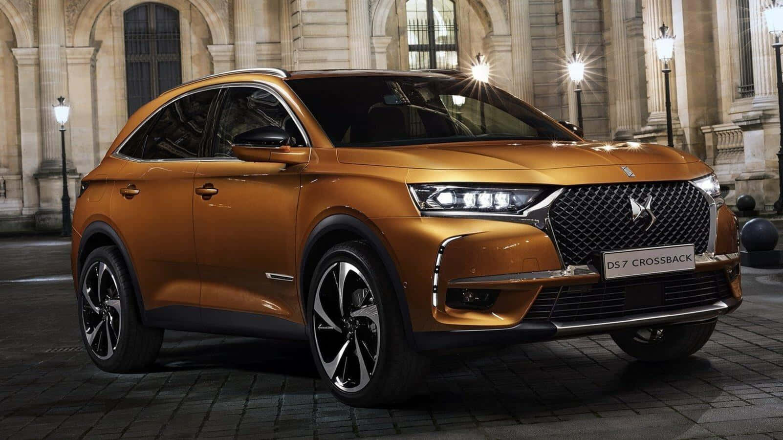 DS 7 Crossback E-Tense, gold, cobblestone street, HD Desktop Wallpaper