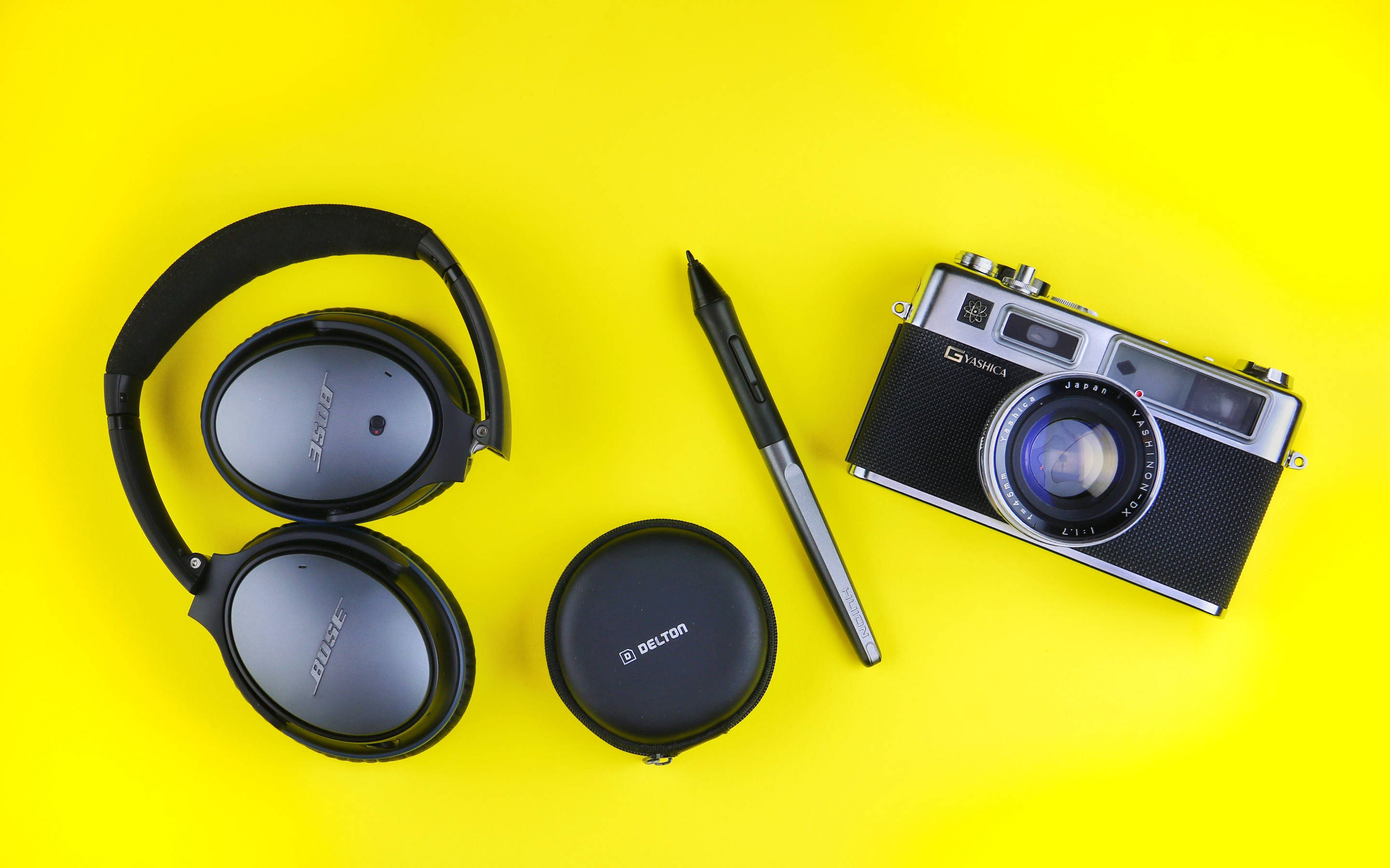 DSLR Camera, black headphones, stylus, 2K Desktop Wallpaper