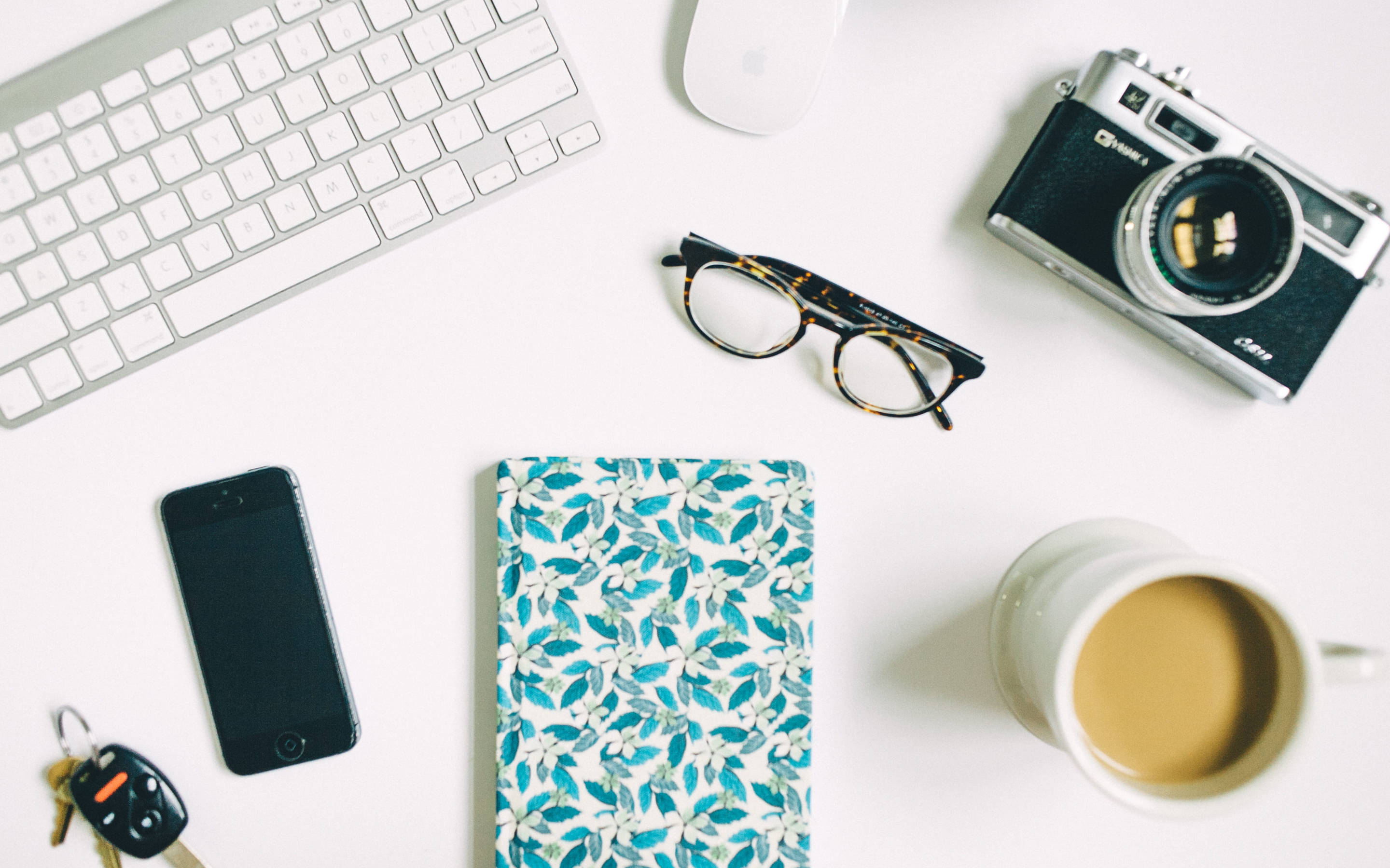 DSLR Camera, white desk, keyboard, 2K Desktop Wallpaper