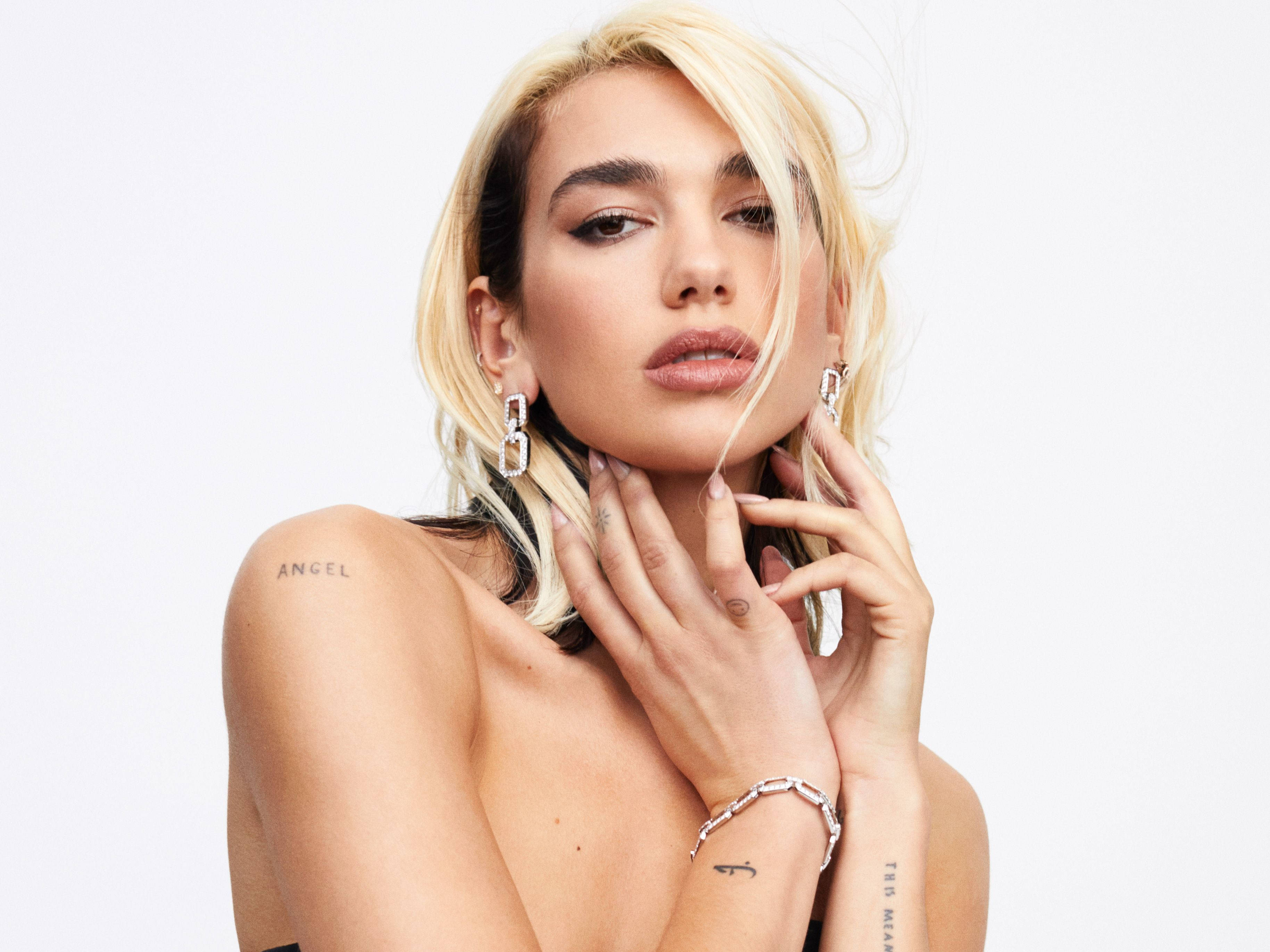 Dua Lipa, blonde woman, tattoos, 2K Desktop Wallpaper