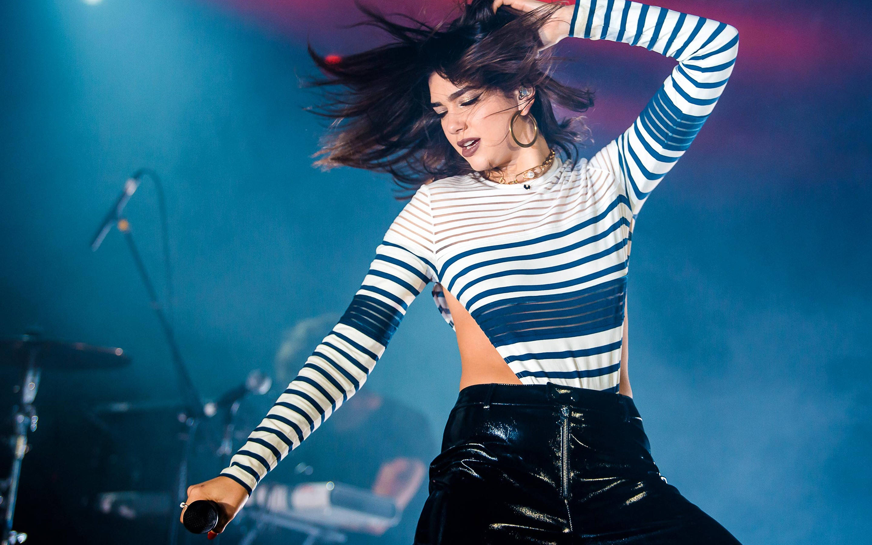 Dua Lipa, blue-lit stage, microphone, 2K Desktop Wallpaper
