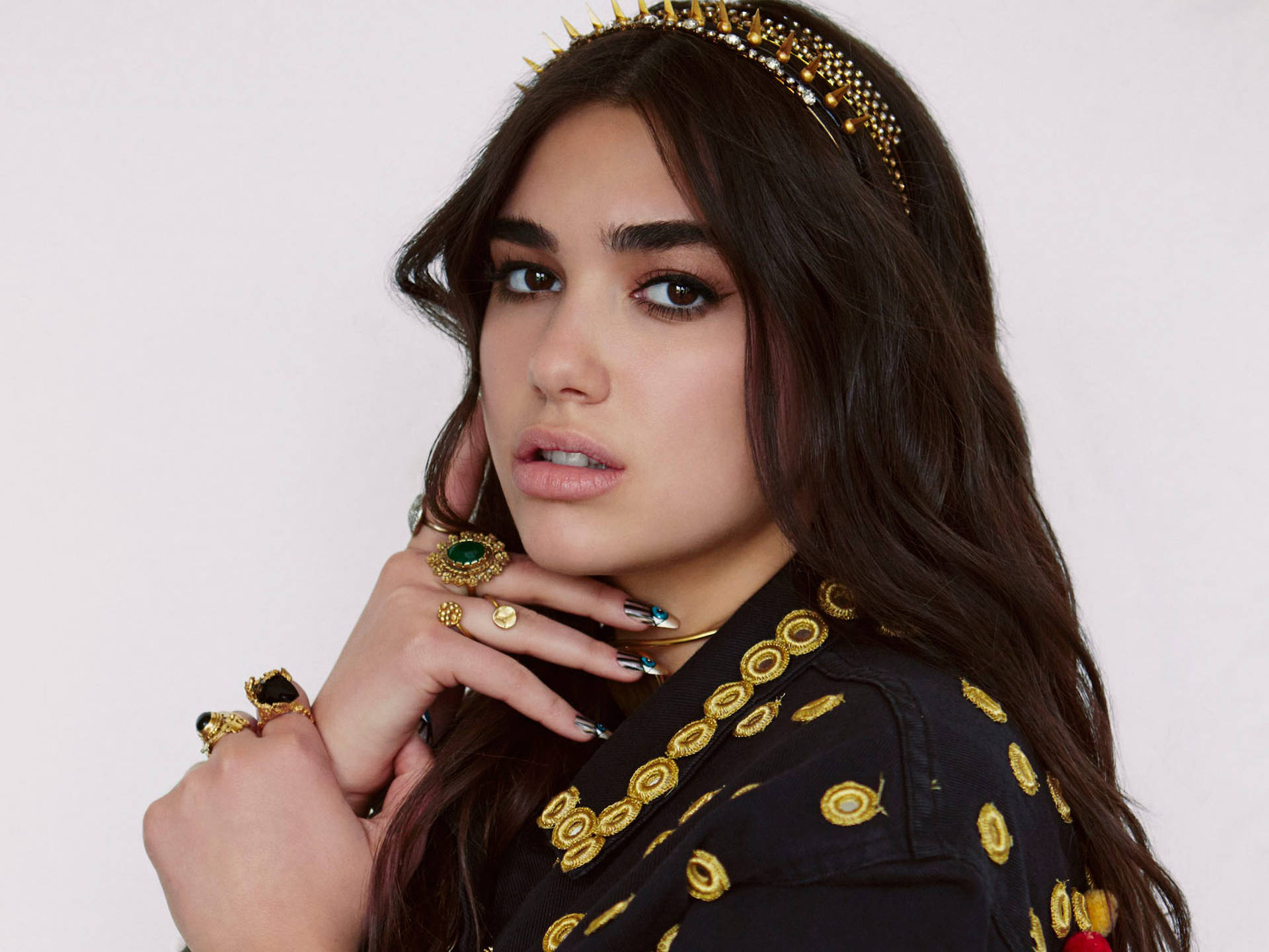 Dua Lipa, gold spiked headband, ornate rings, Full HD Desktop Wallpaper
