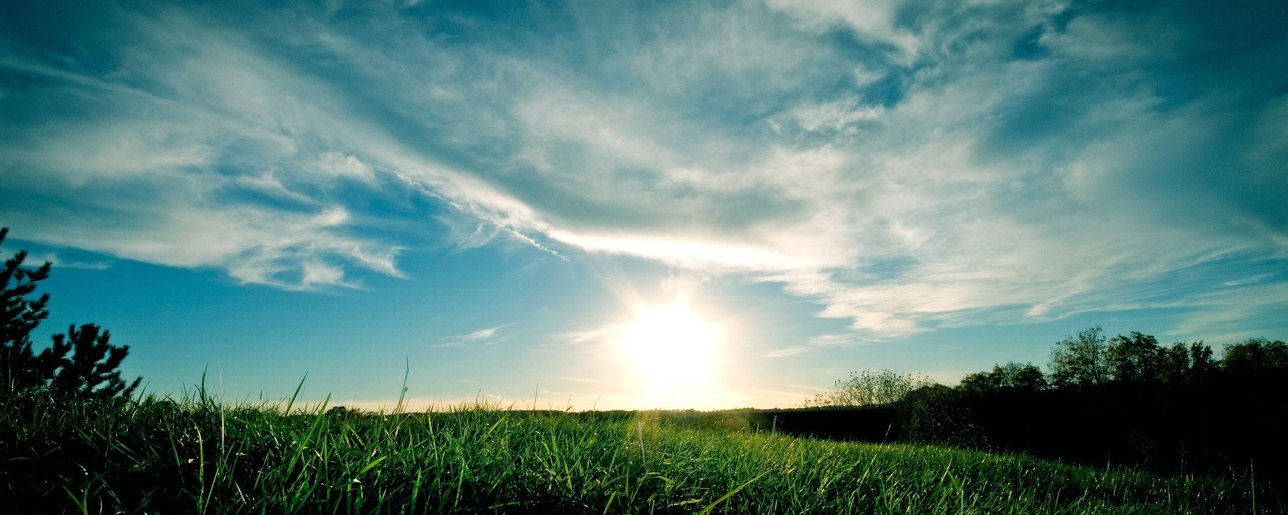 Dual Screen, blue sky, sunlight, 2K Desktop Wallpaper