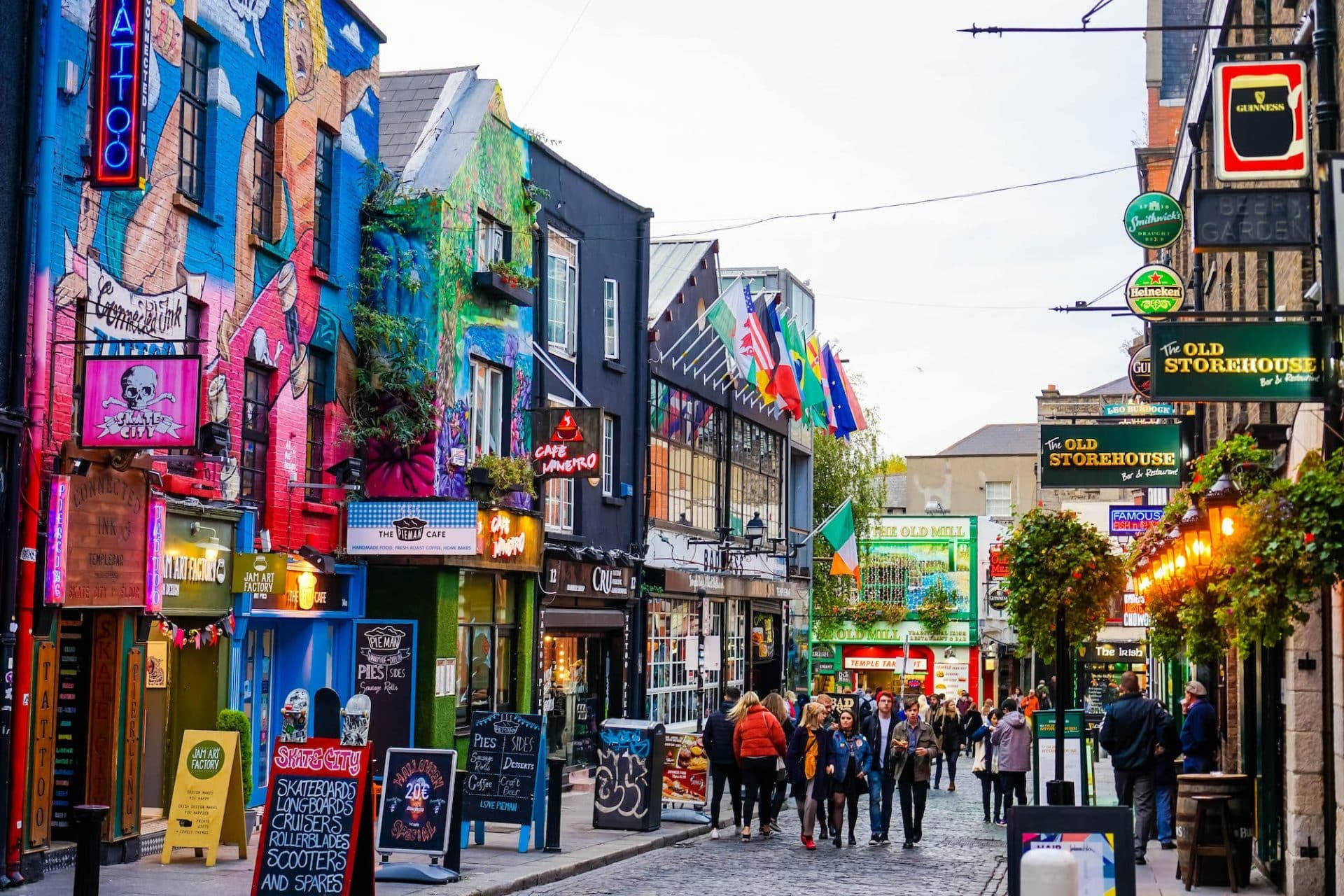 Dublin, cobblestone street, colorful graffiti-covered buildings, Full HD Desktop Wallpaper