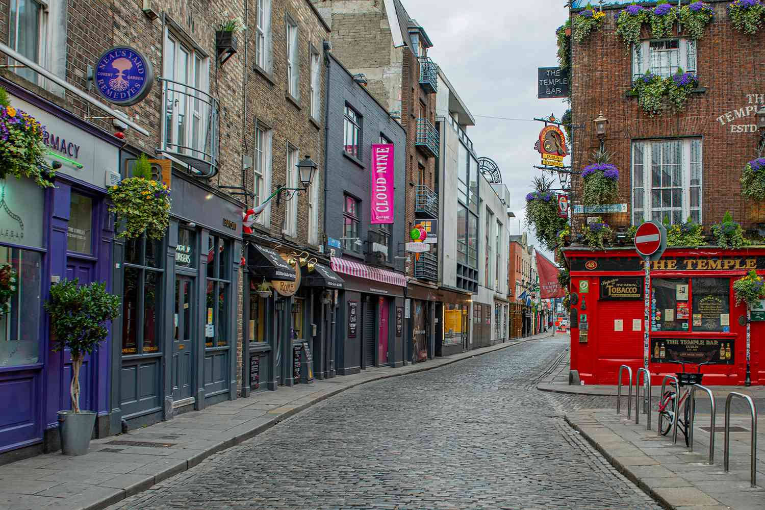 Dublin, cobblestone street, colorful brick buildings, HD Desktop Wallpaper