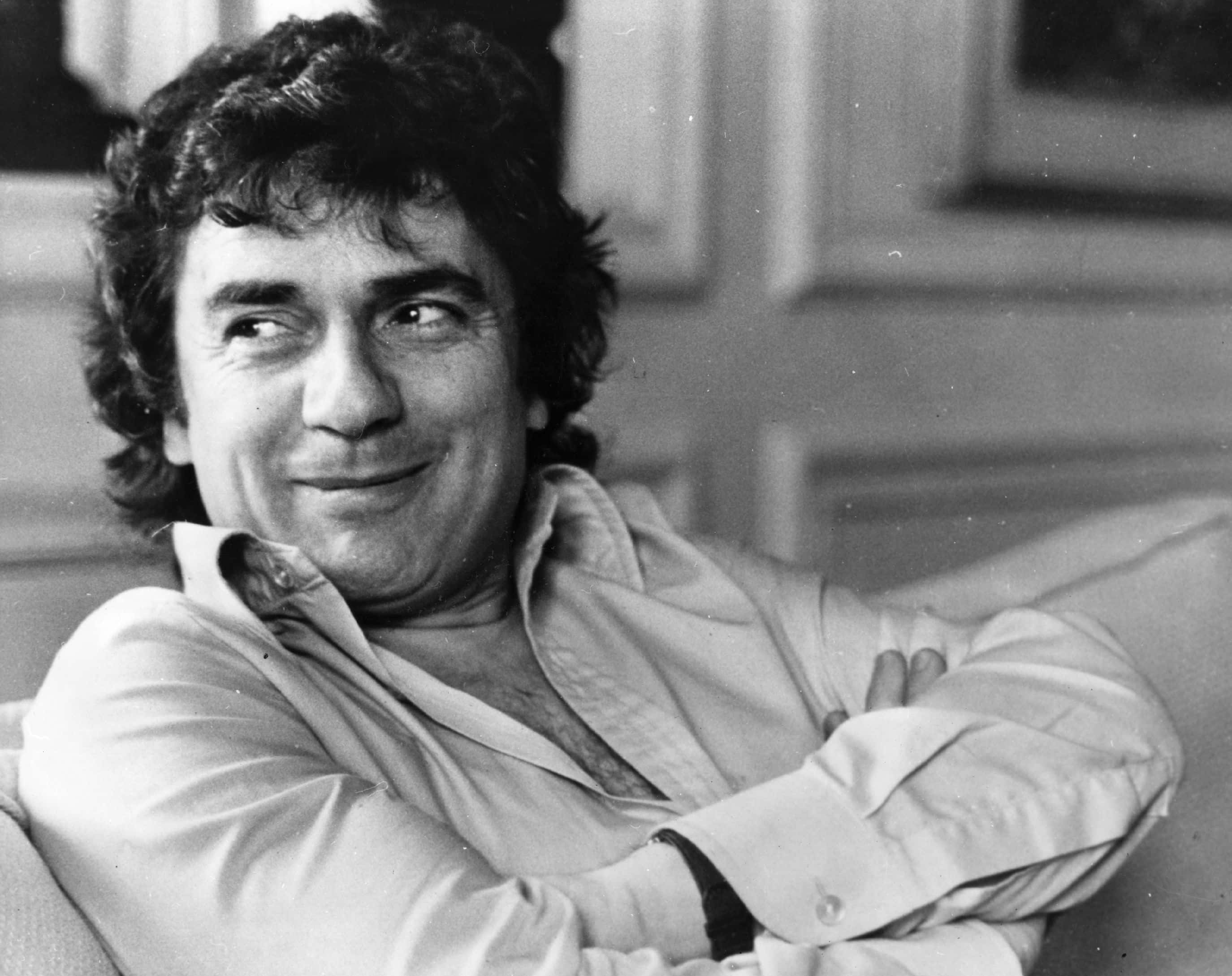 Dudley Moore, black and white portrait, curly hair, 2K Desktop Wallpaper