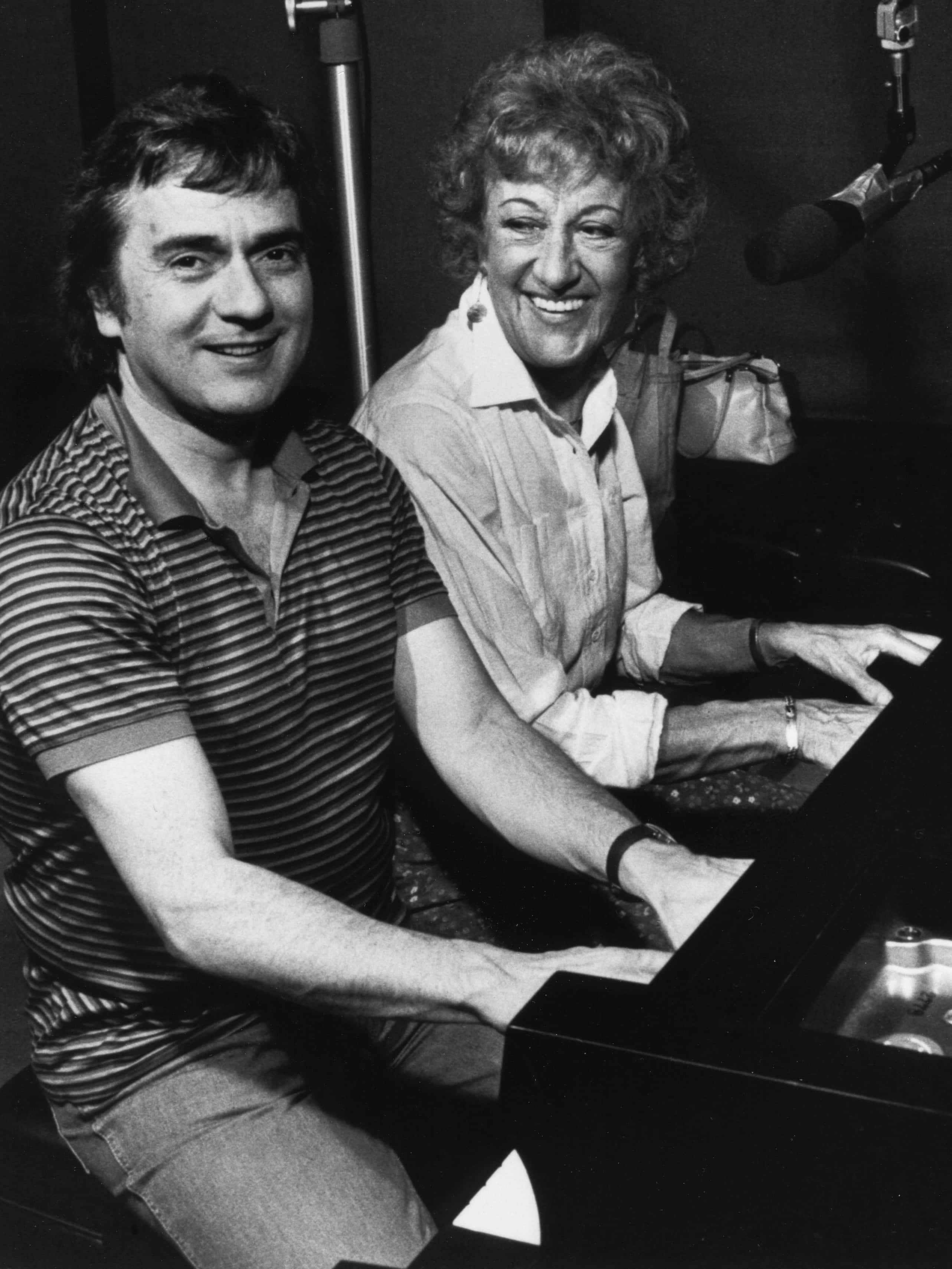 Dudley Moore, piano, recording studio, 2K Phone Wallpaper