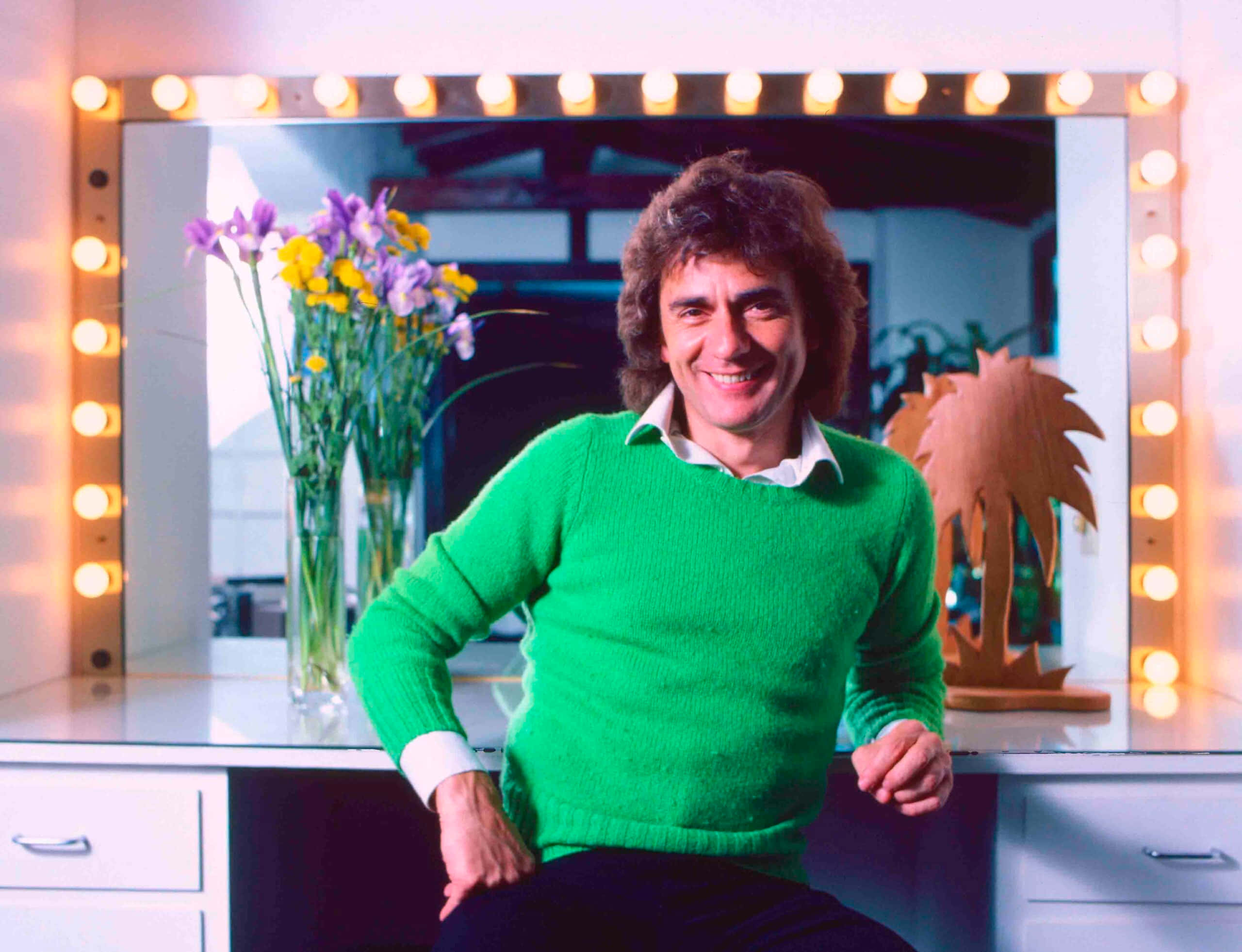 Dudley Moore, bright green sweater, lit vanity mirror, 2K Desktop Wallpaper