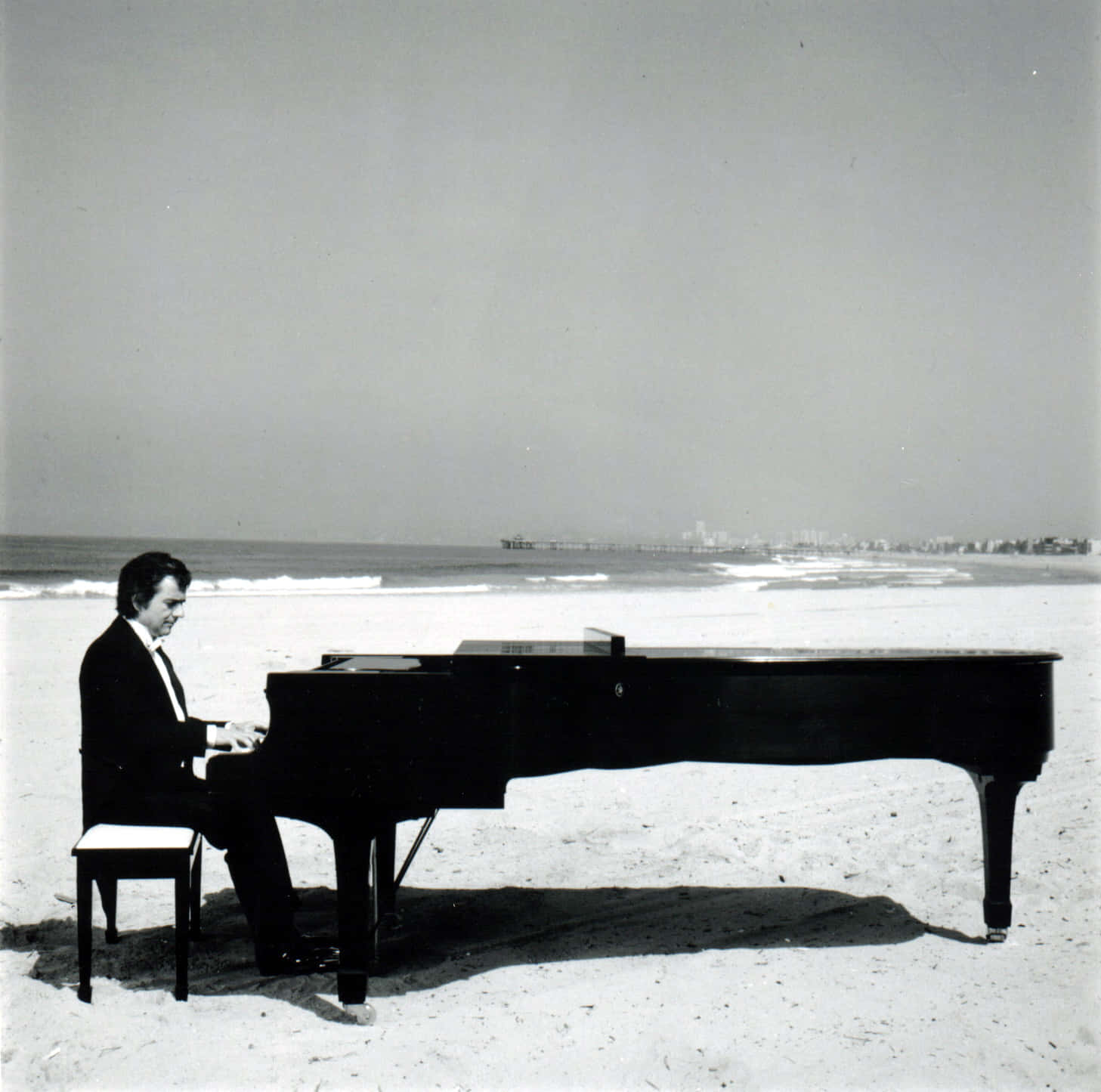 Dudley Moore, grand piano, sunlit beach, HD Desktop Wallpaper