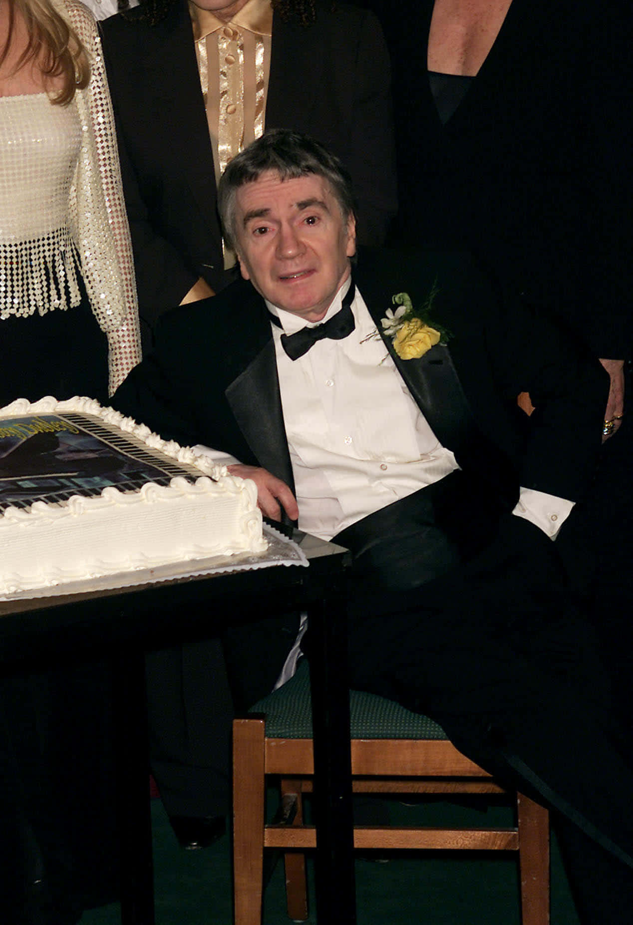 Dudley Moore, tuxedo, yellow boutonniere, HD Phone Wallpaper